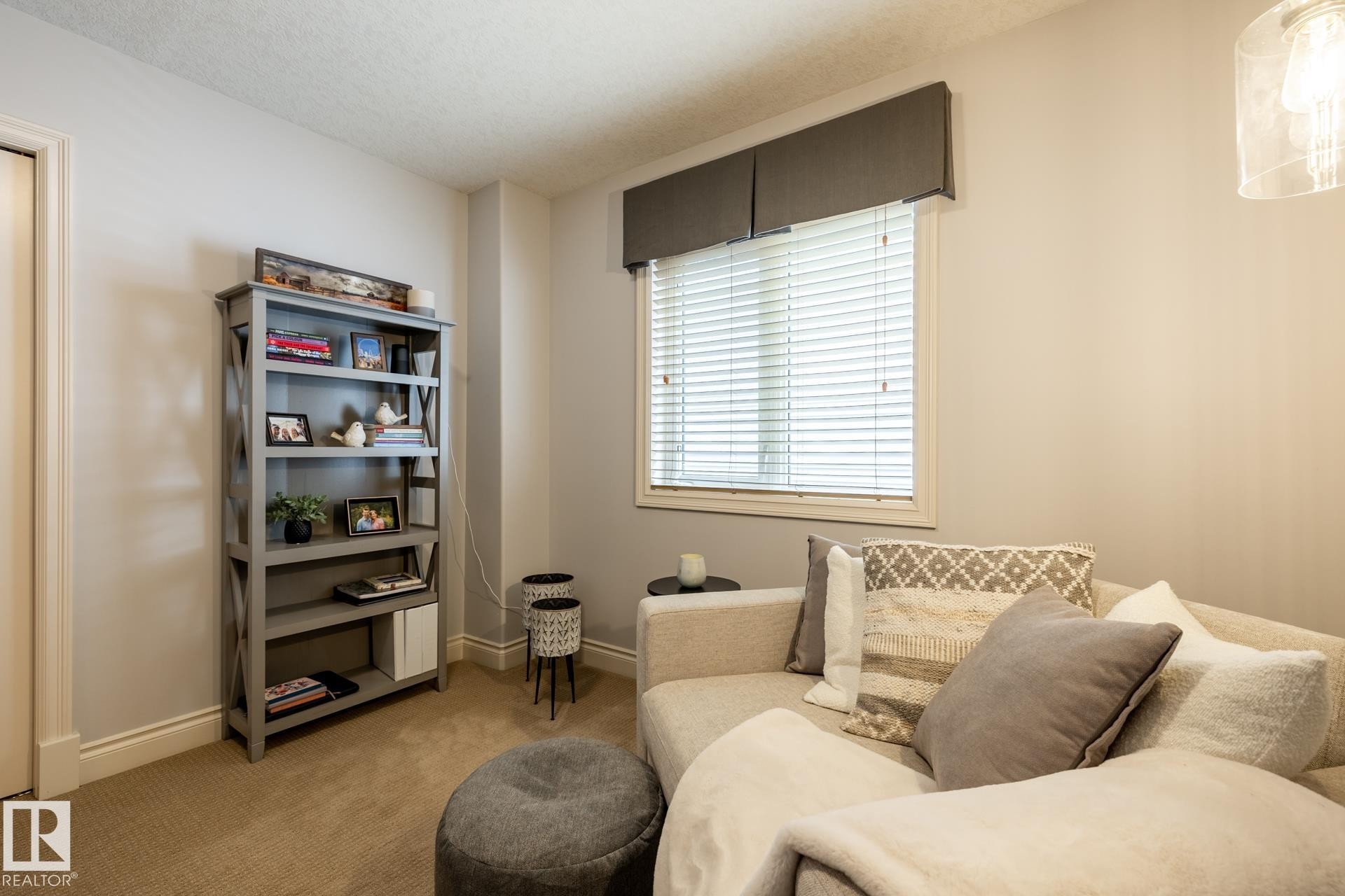 












4815 209 Street

,
Edmonton,




AB
T6M 3A4

