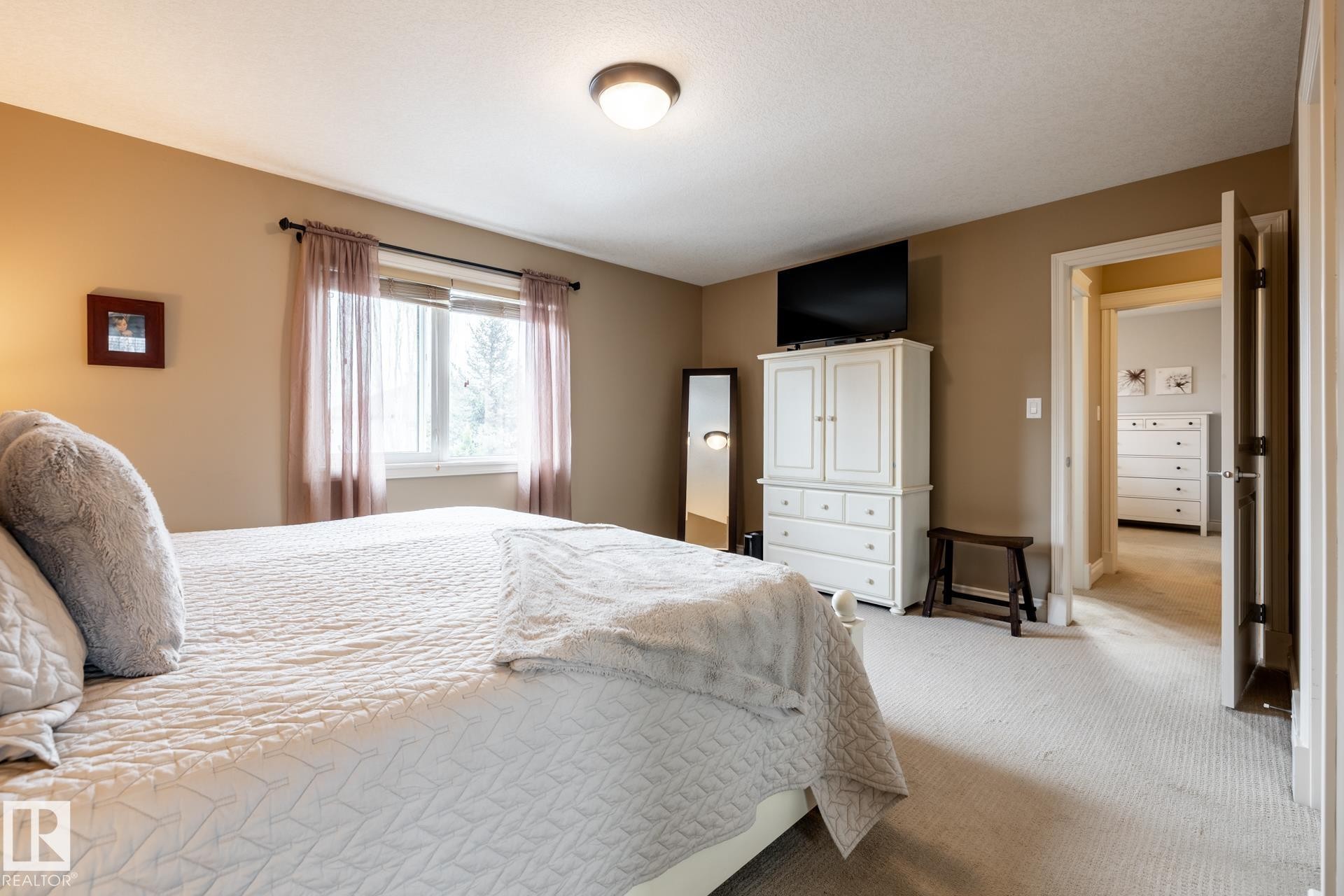 












4815 209 Street

,
Edmonton,




AB
T6M 3A4

