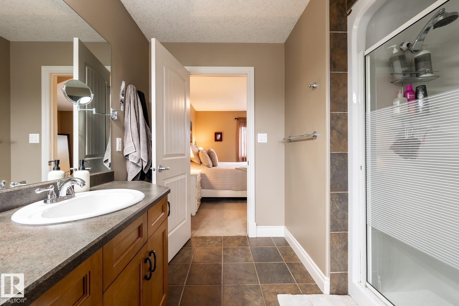 












4815 209 Street

,
Edmonton,




AB
T6M 3A4

