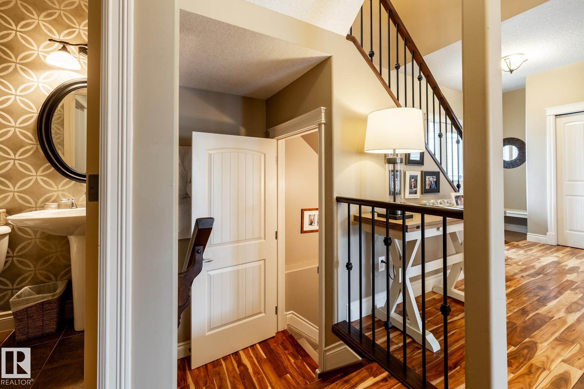 












4815 209 Street

,
Edmonton,




AB
T6M 3A4

