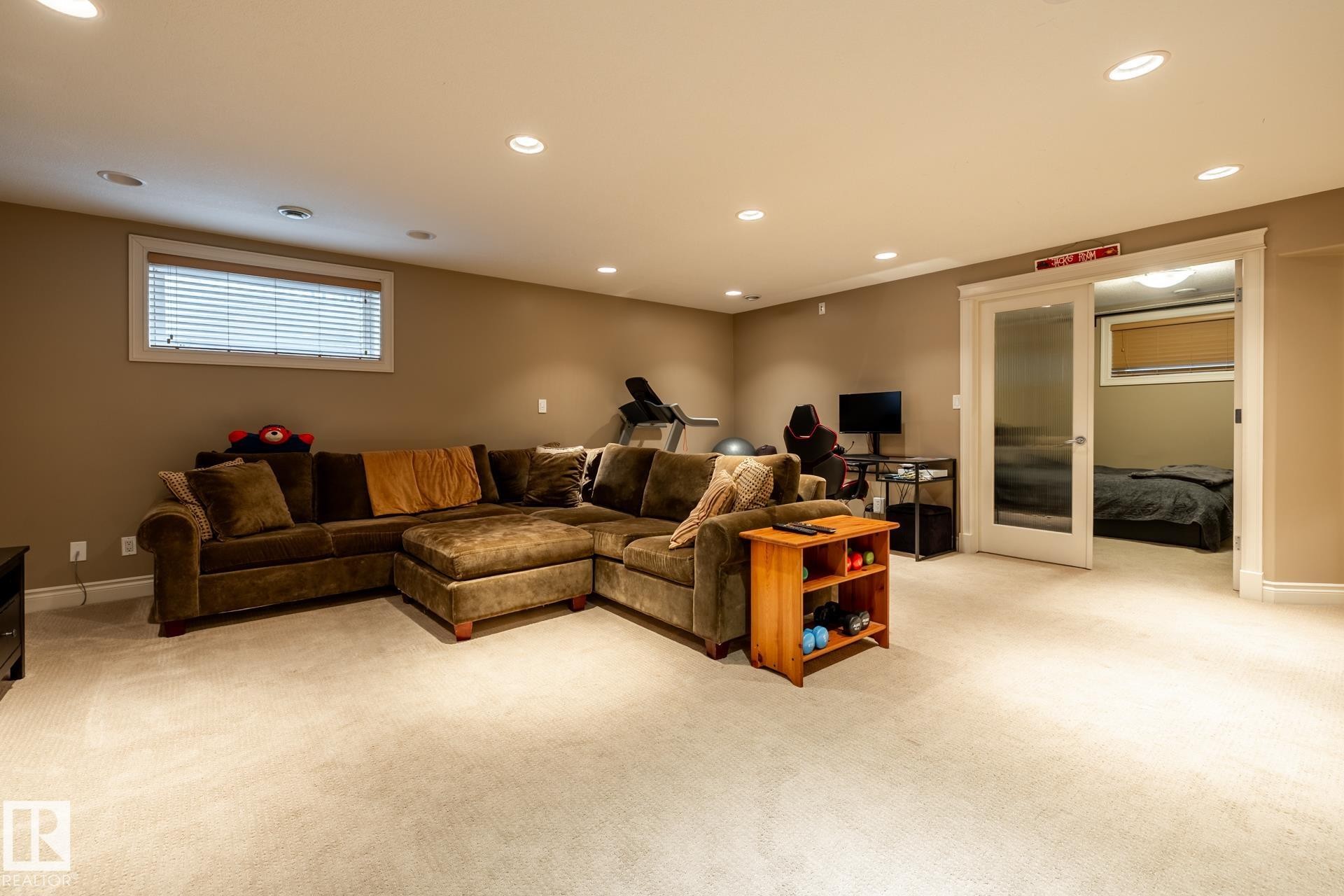 












4815 209 Street

,
Edmonton,




AB
T6M 3A4

