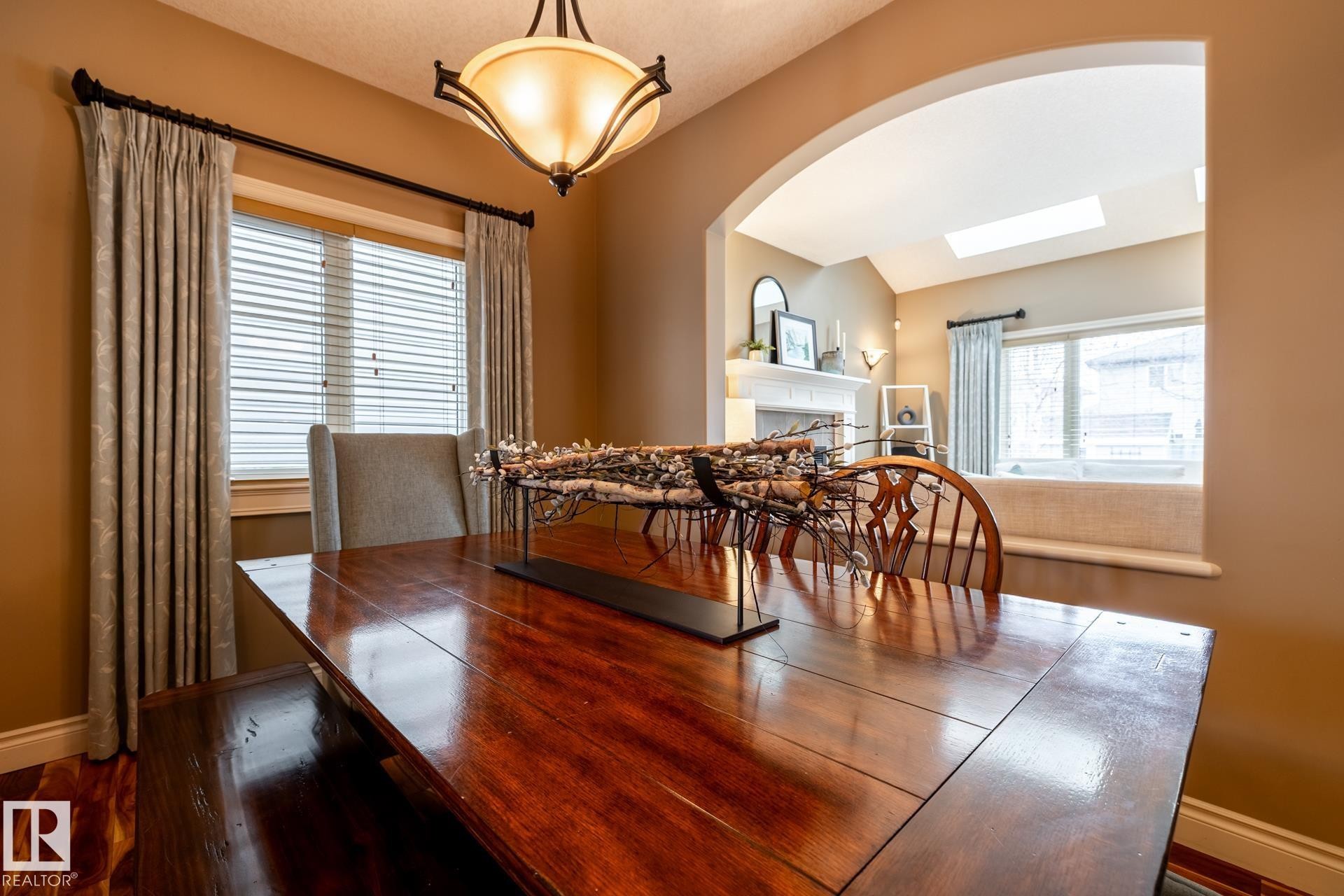 












4815 209 Street

,
Edmonton,




AB
T6M 3A4

