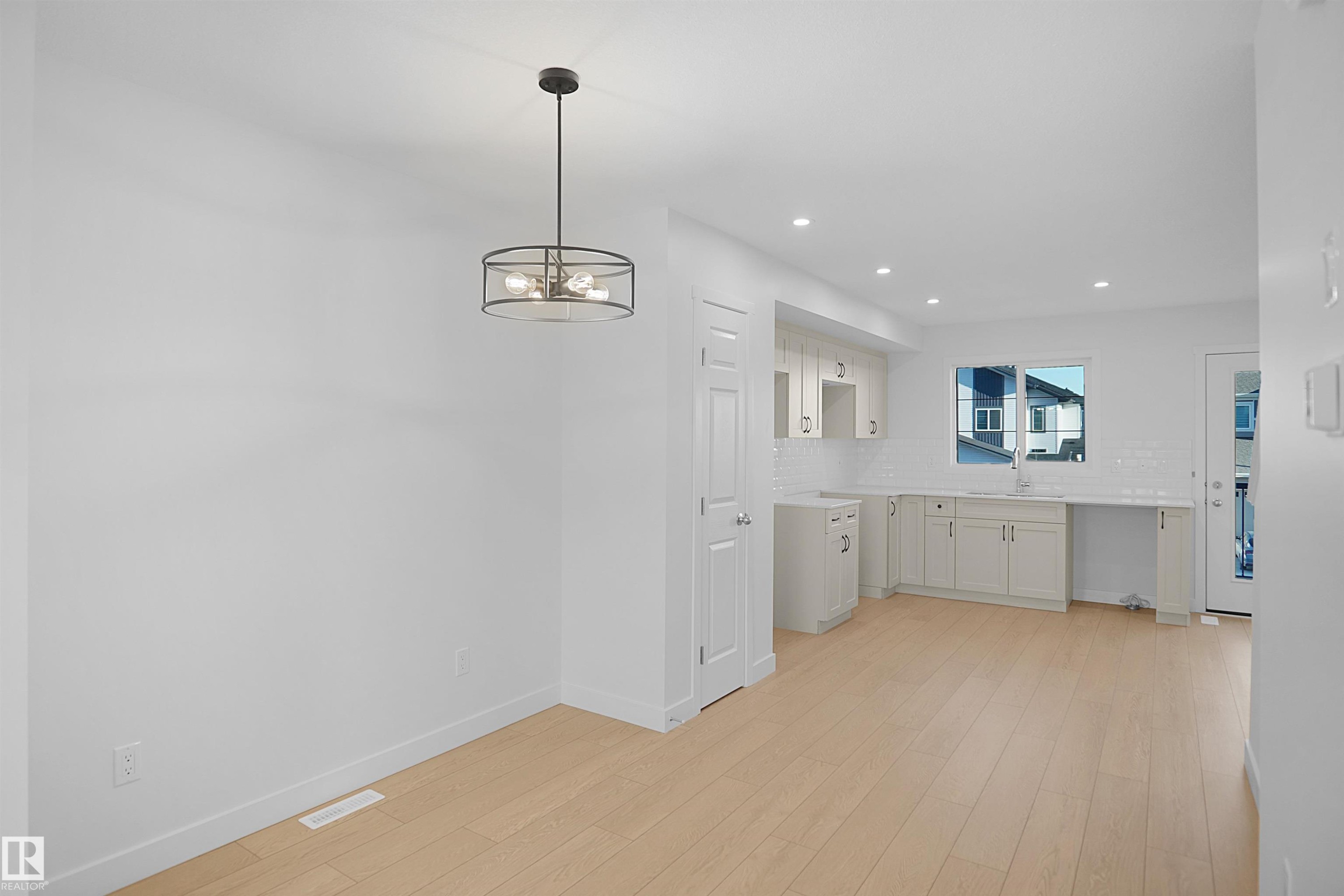 












938 19 Avenue

,
Edmonton,




AB
T6T 1J1

