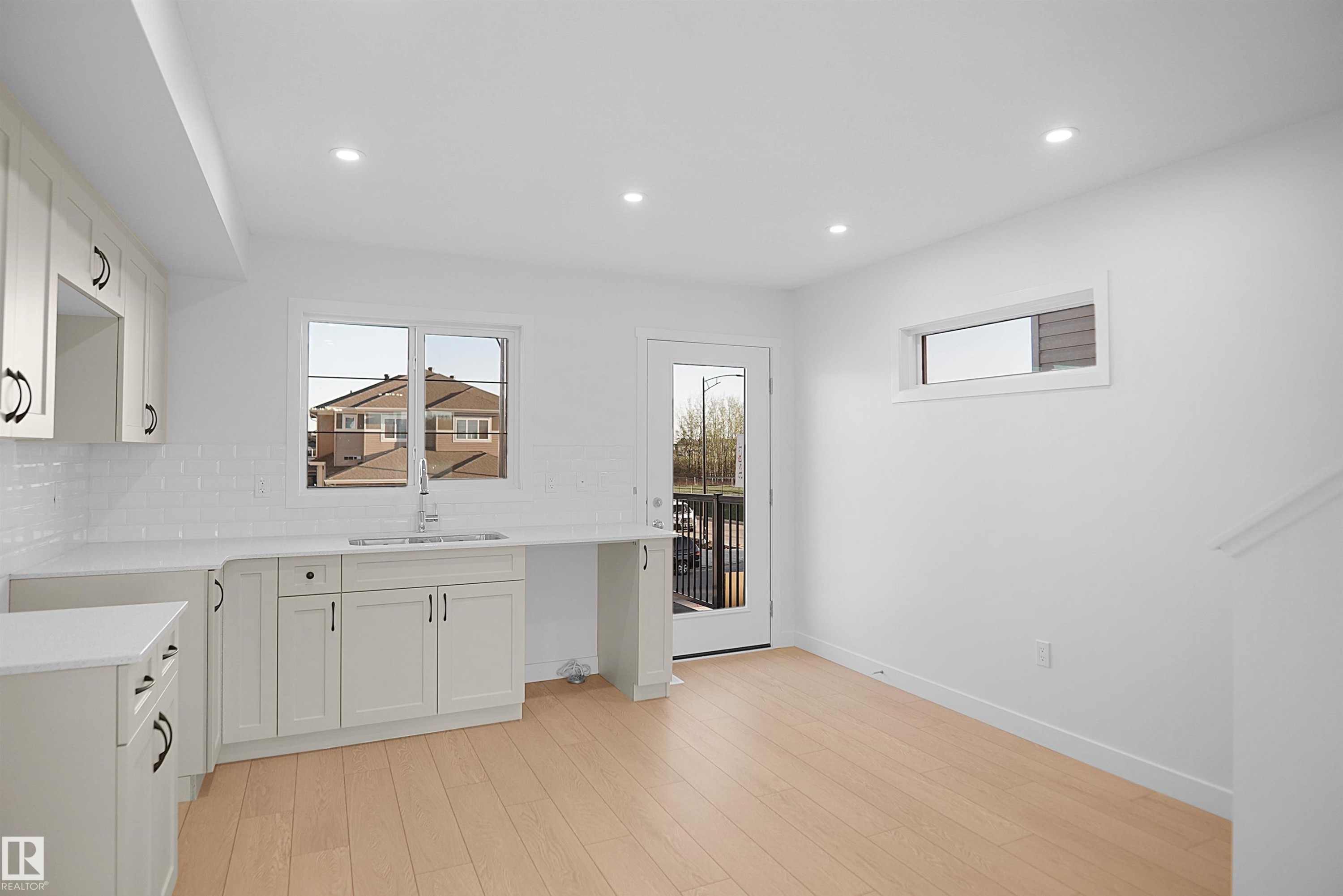 












938 19 Avenue

,
Edmonton,




AB
T6T 1J1

