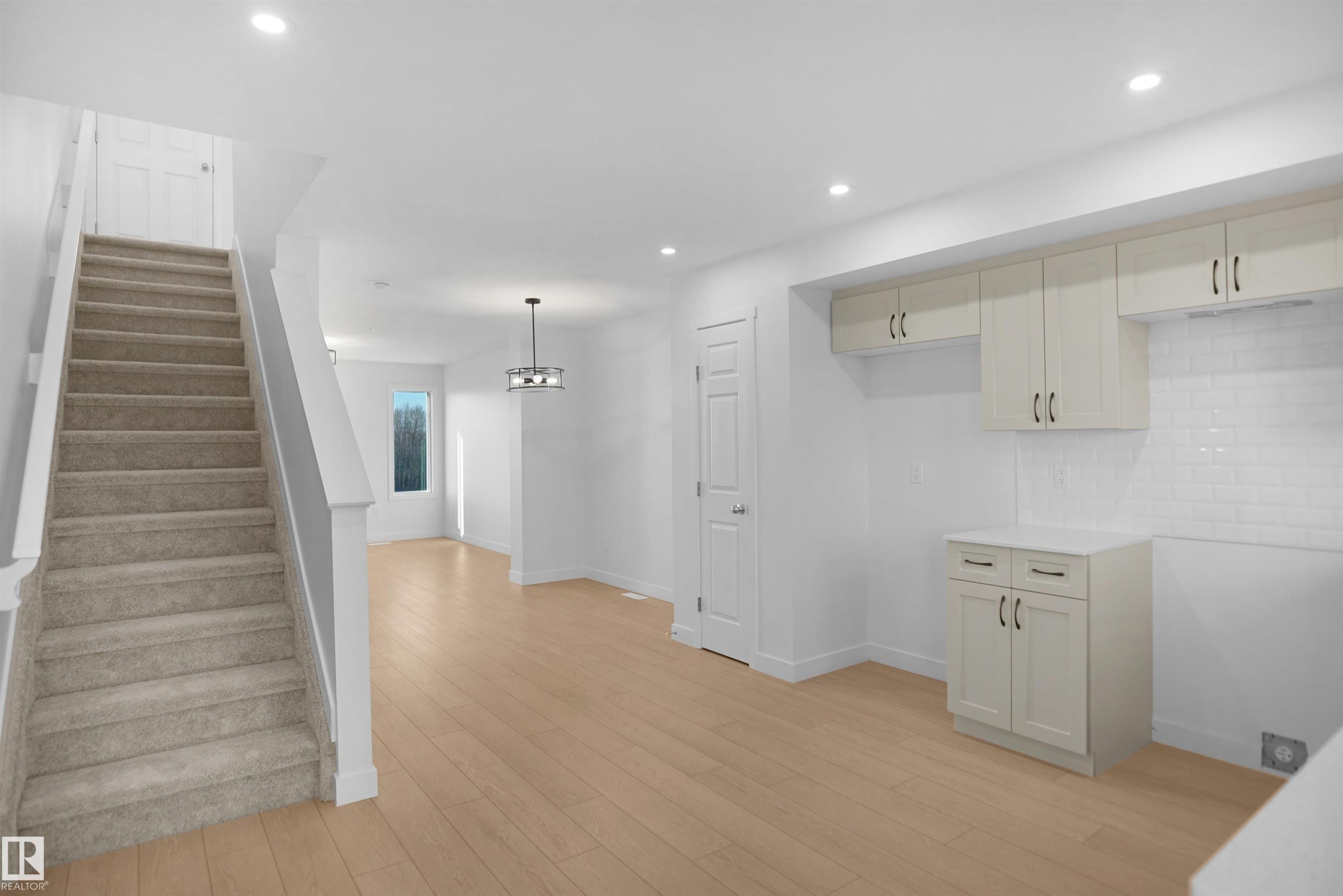 












938 19 Avenue

,
Edmonton,




AB
T6T 1J1

