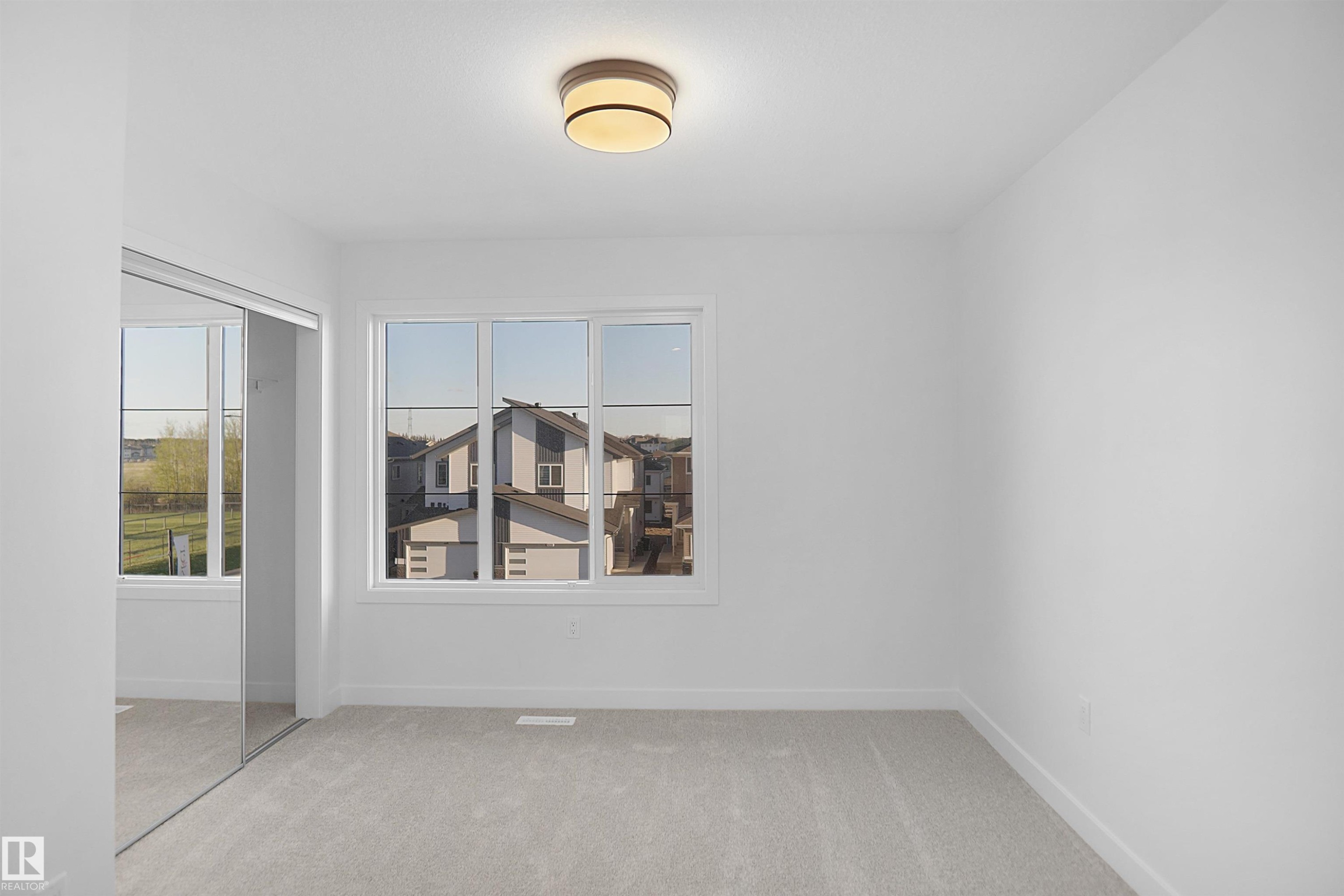 












938 19 Avenue

,
Edmonton,




AB
T6T 1J1

