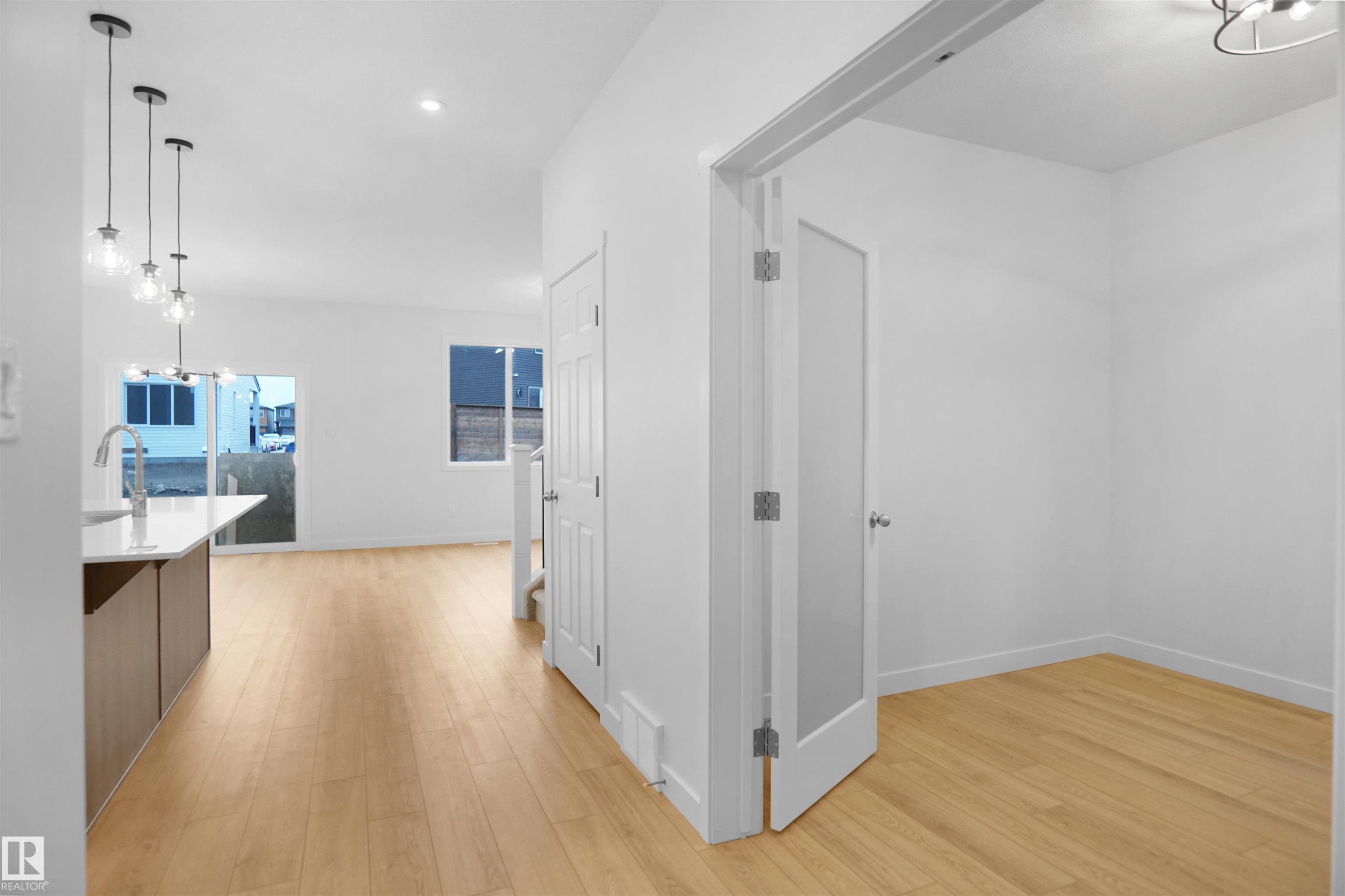 












3412 122 Street

,
Edmonton,




AB
T6W 4S9

