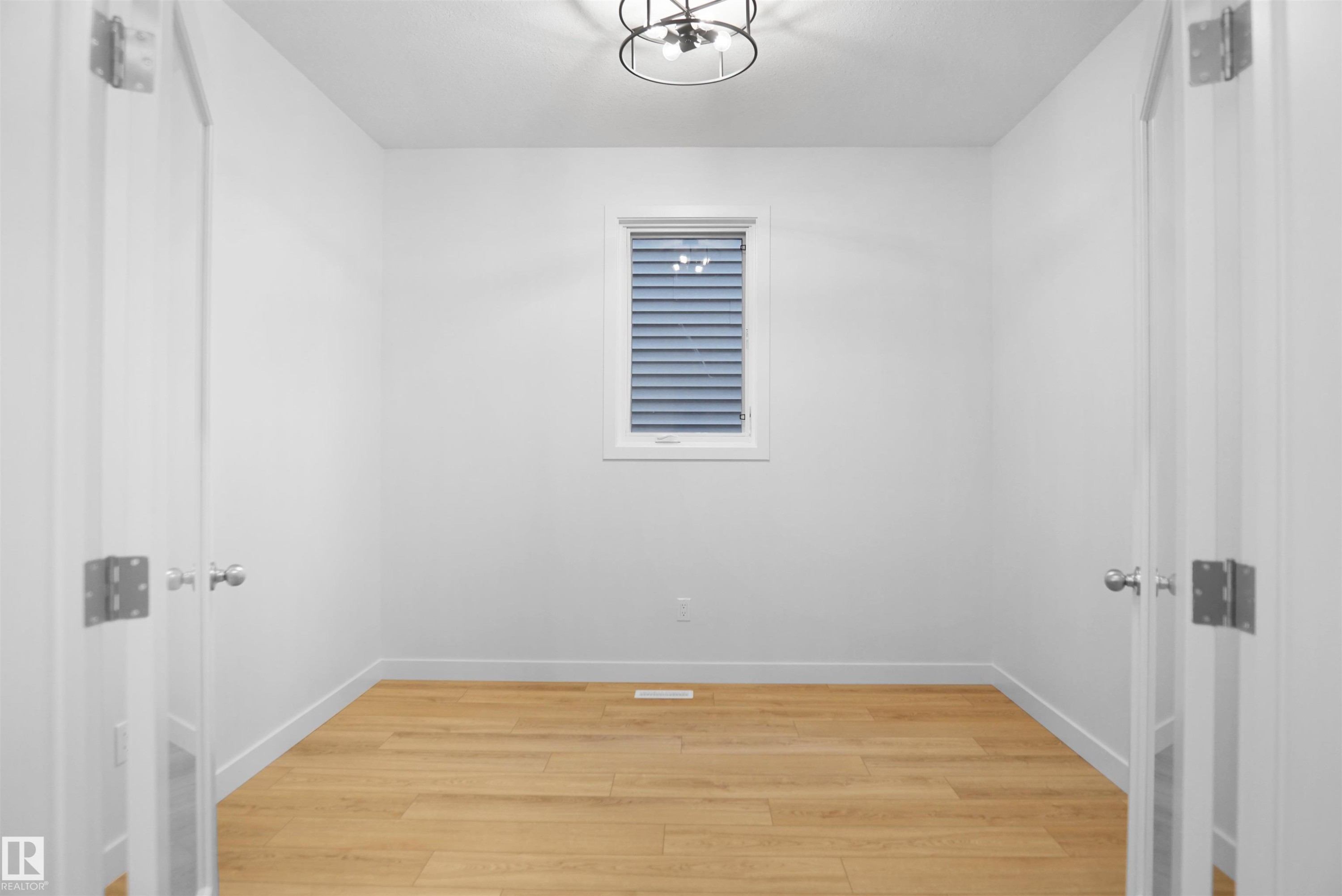 












3412 122 Street

,
Edmonton,




AB
T6W 4S9

