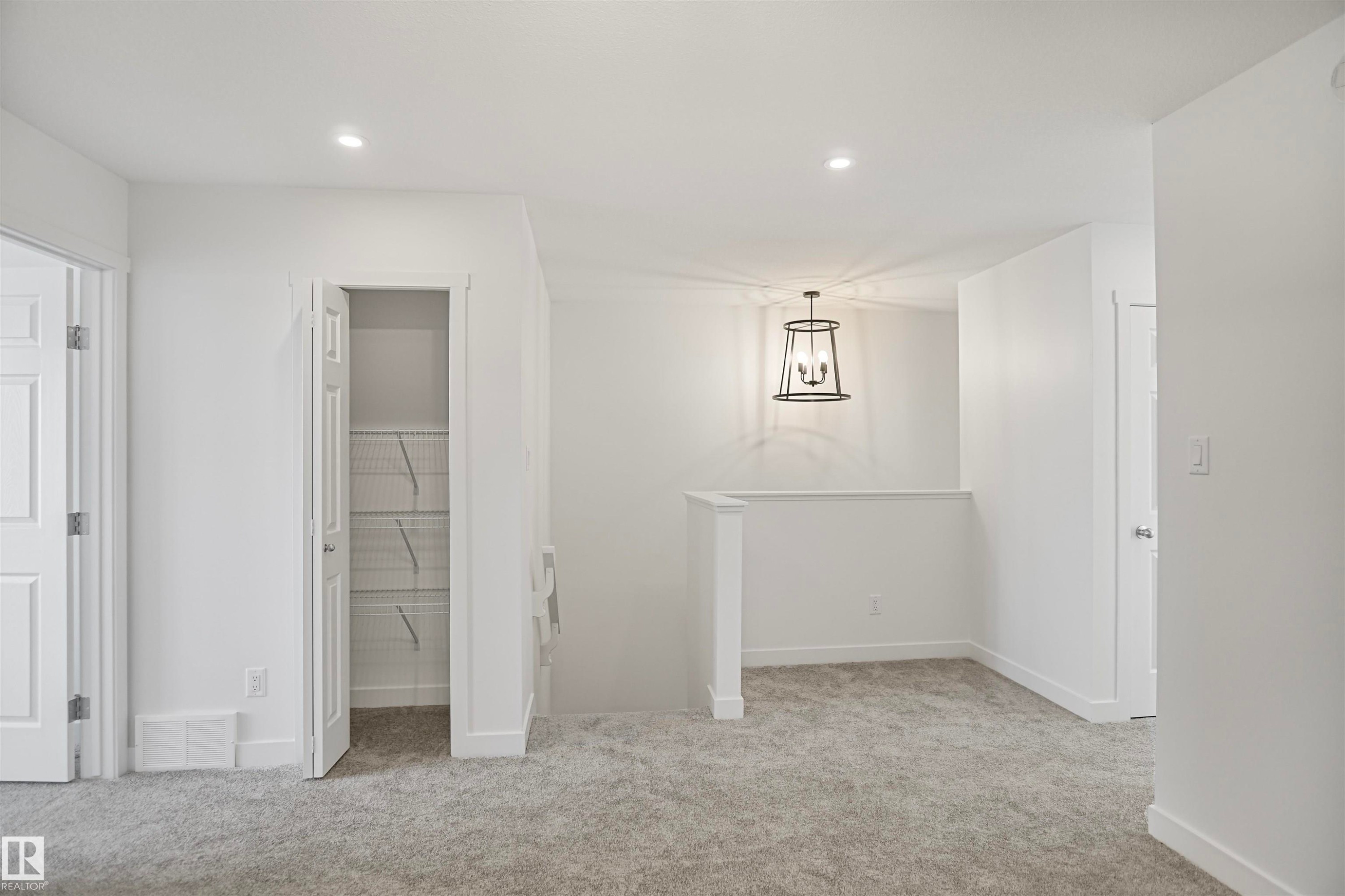 












1232 MCLEOD Avenue

,
Spruce Grove,




AB
T7X 4B7

