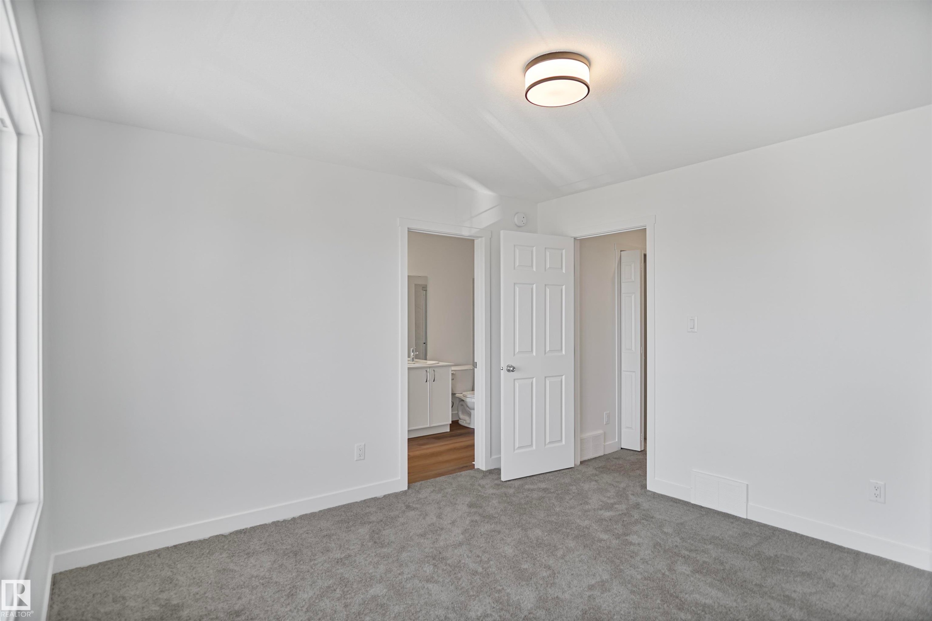












1232 MCLEOD Avenue

,
Spruce Grove,




AB
T7X 4B7


