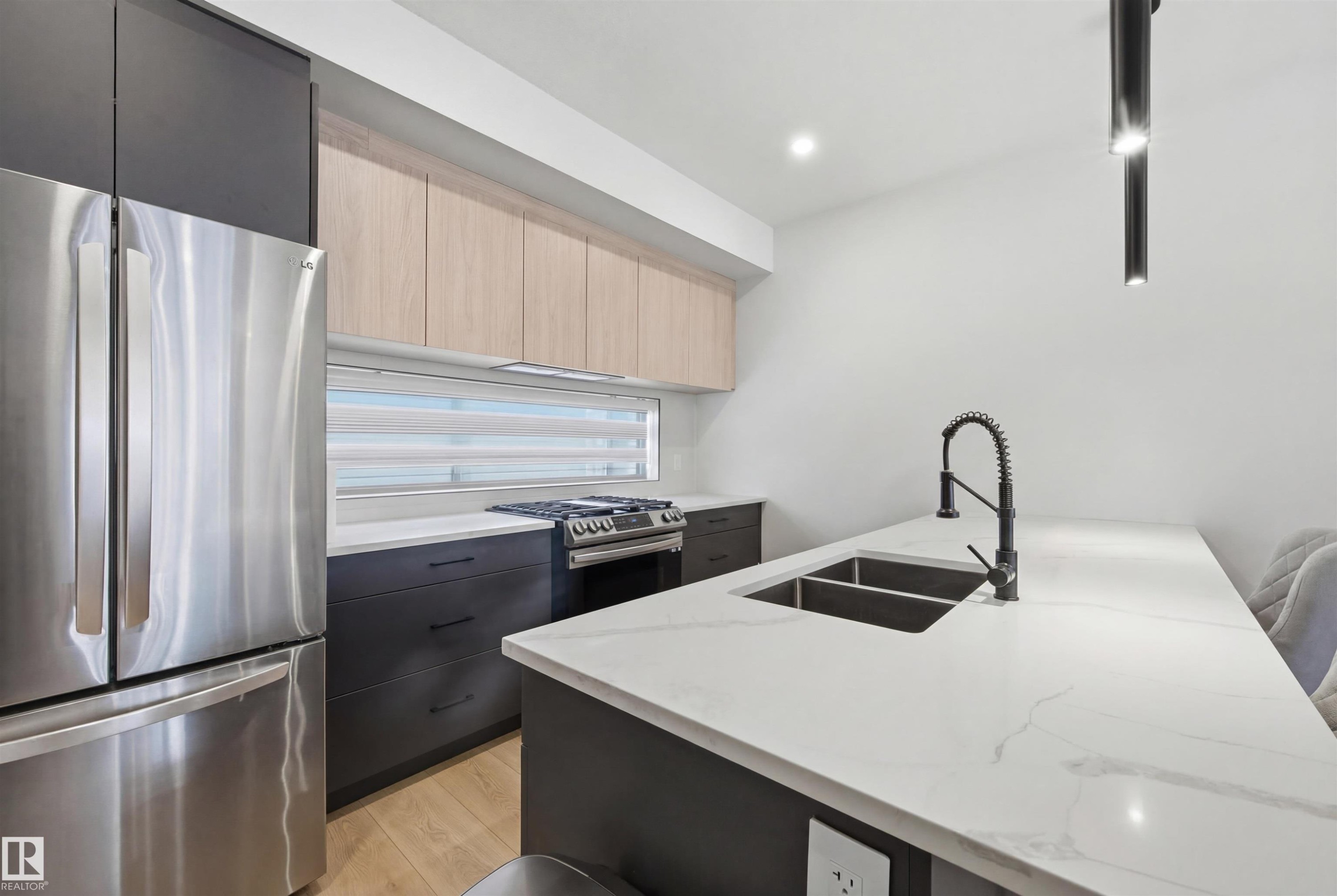 












3 12204 121 Avenue

,
Edmonton,




AB
T5L 3C3

