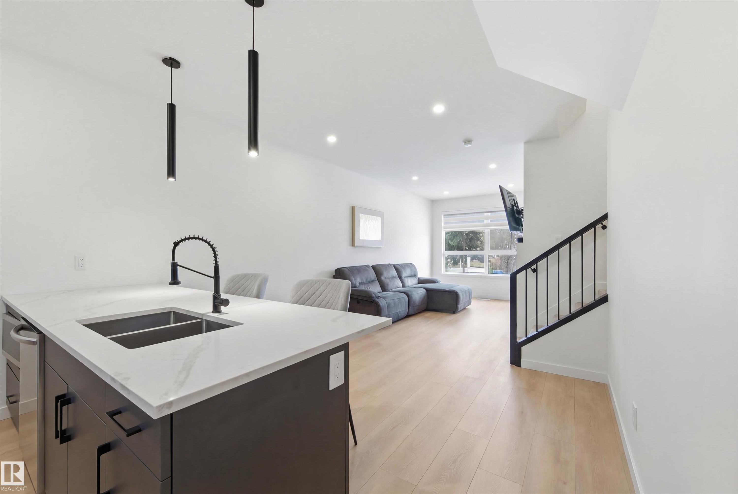 












3 12204 121 Avenue

,
Edmonton,




AB
T5L 3C3

