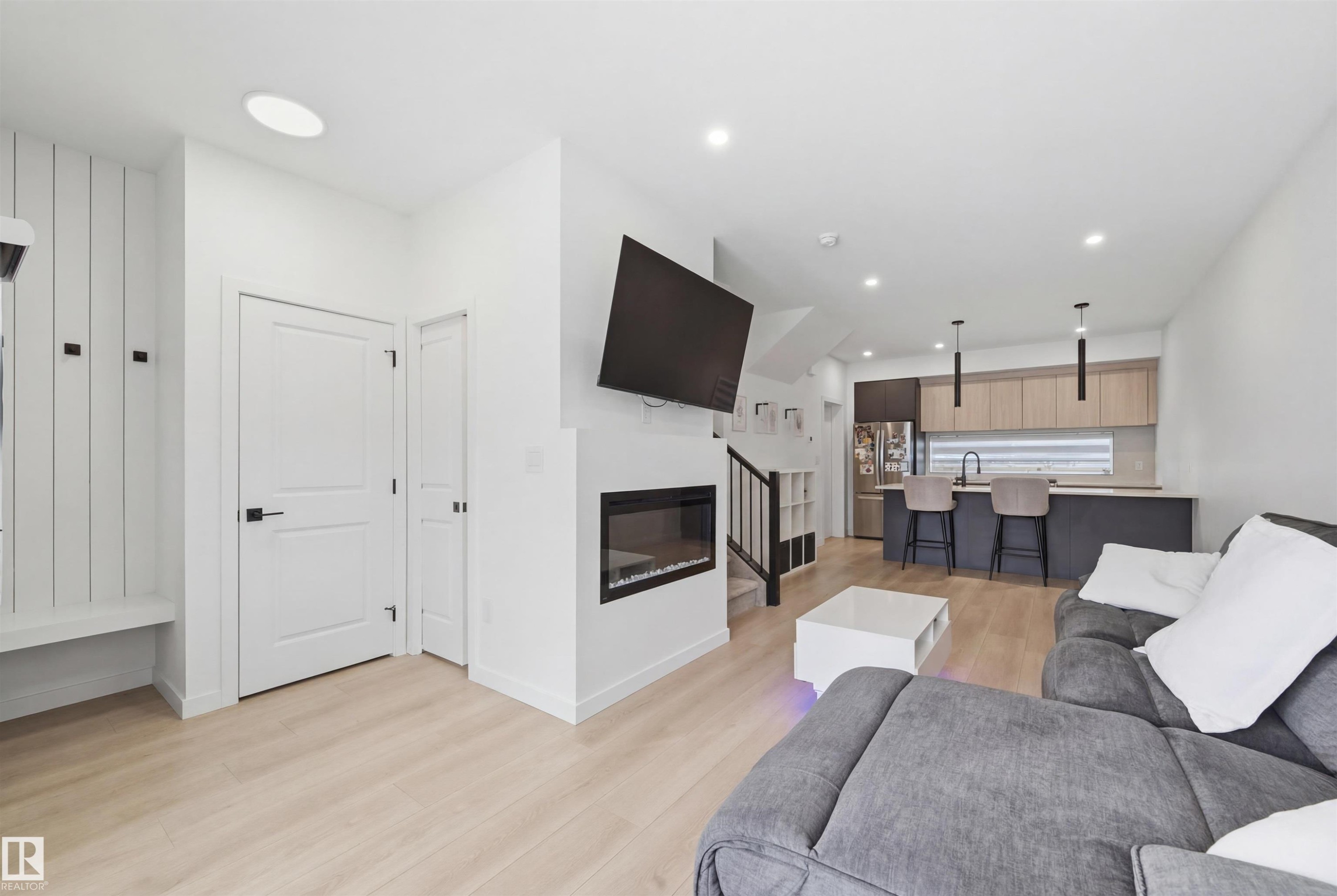 












3 12204 121 Avenue

,
Edmonton,




AB
T5L 3C3

