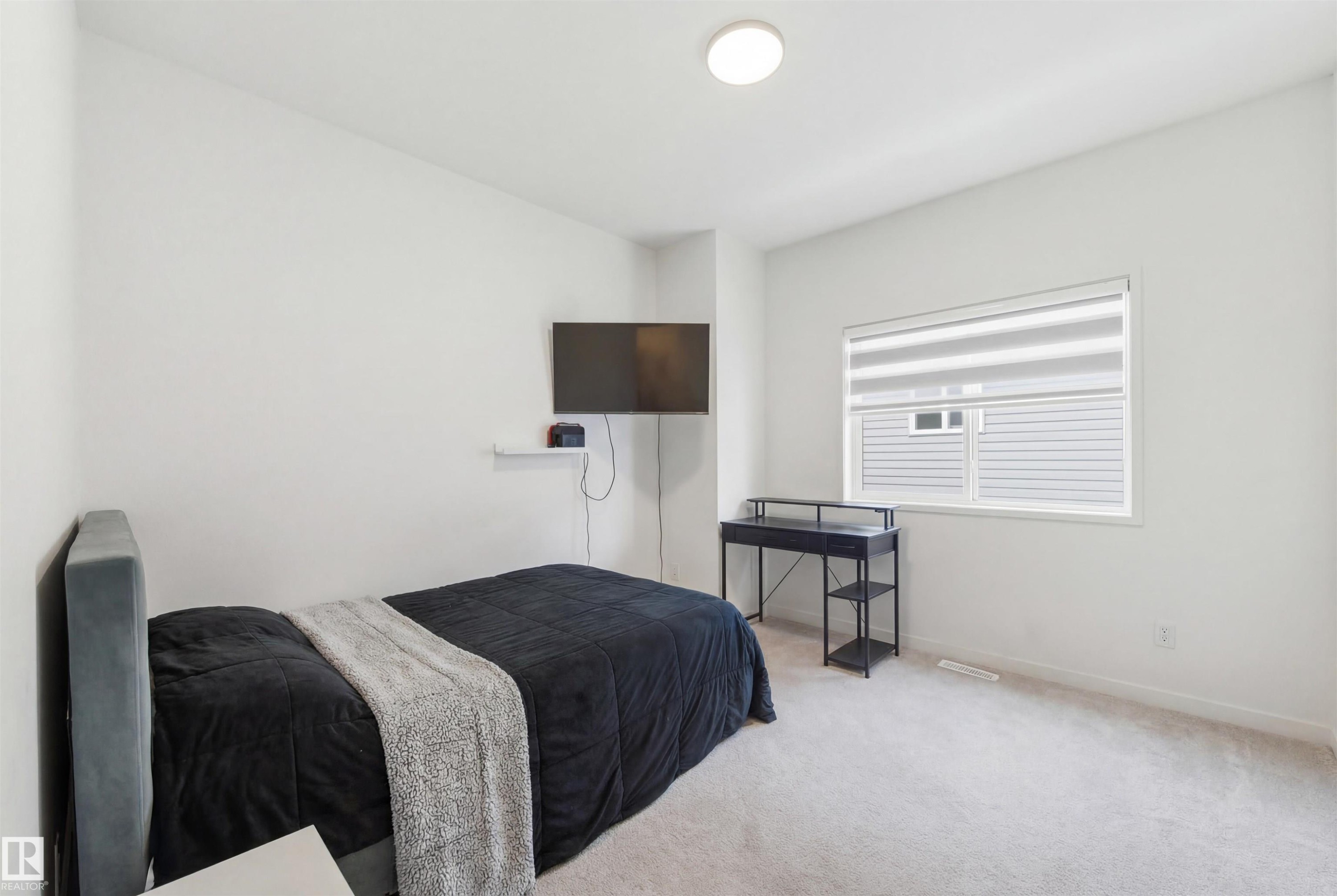 












3 12204 121 Avenue

,
Edmonton,




AB
T5L 3C3

