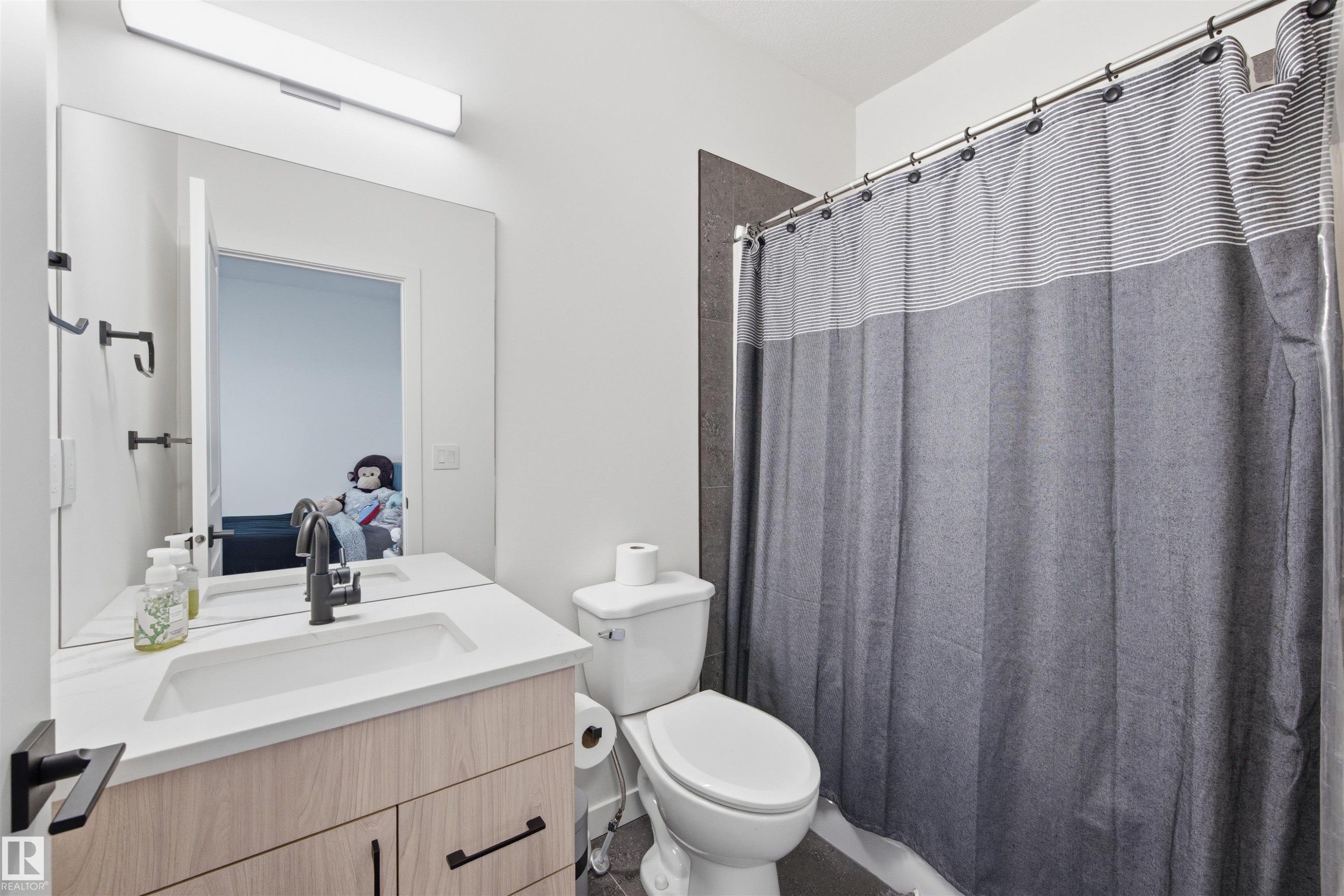 












3 12204 121 Avenue

,
Edmonton,




AB
T5L 3C3

