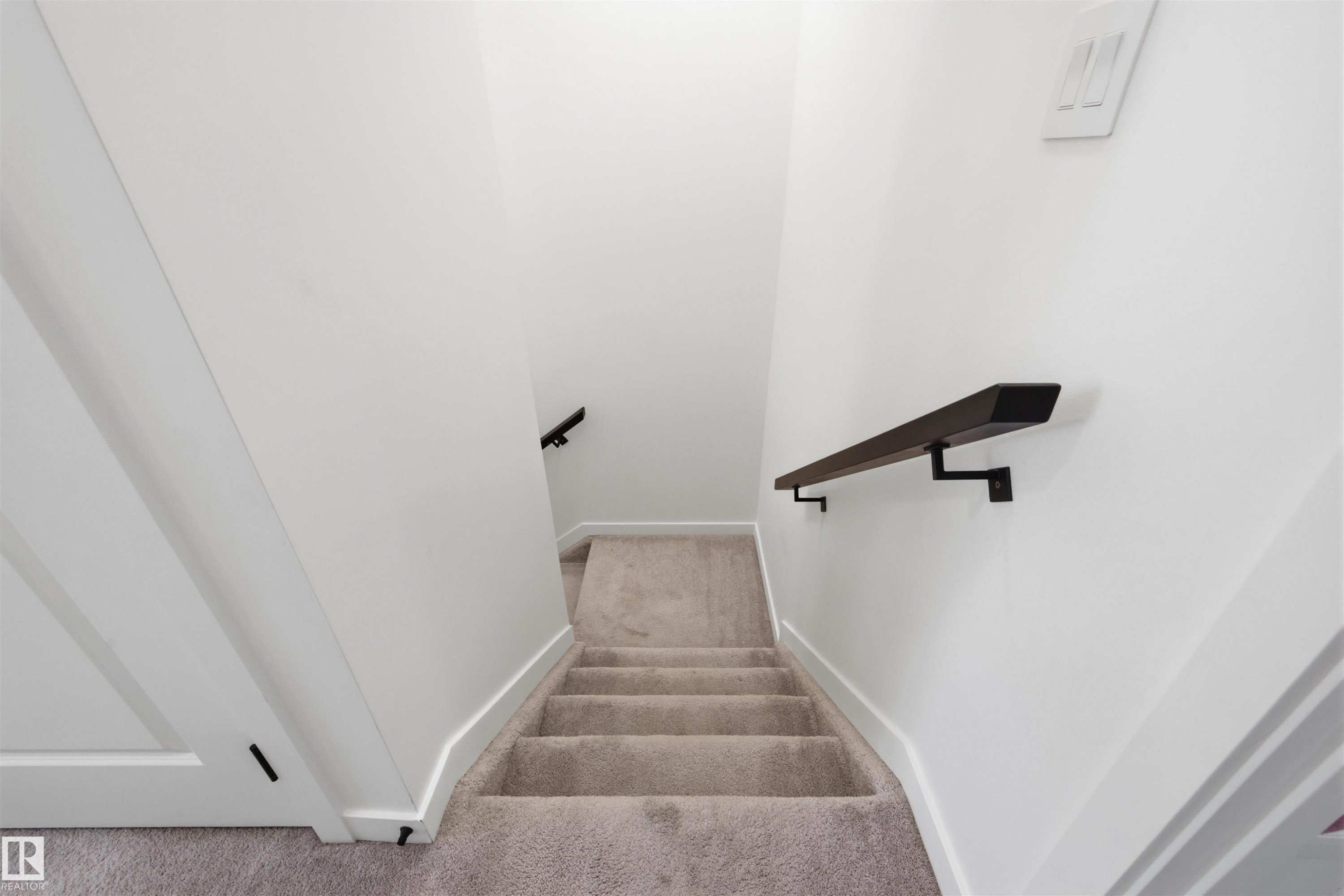 












3 12204 121 Avenue

,
Edmonton,




AB
T5L 3C3

