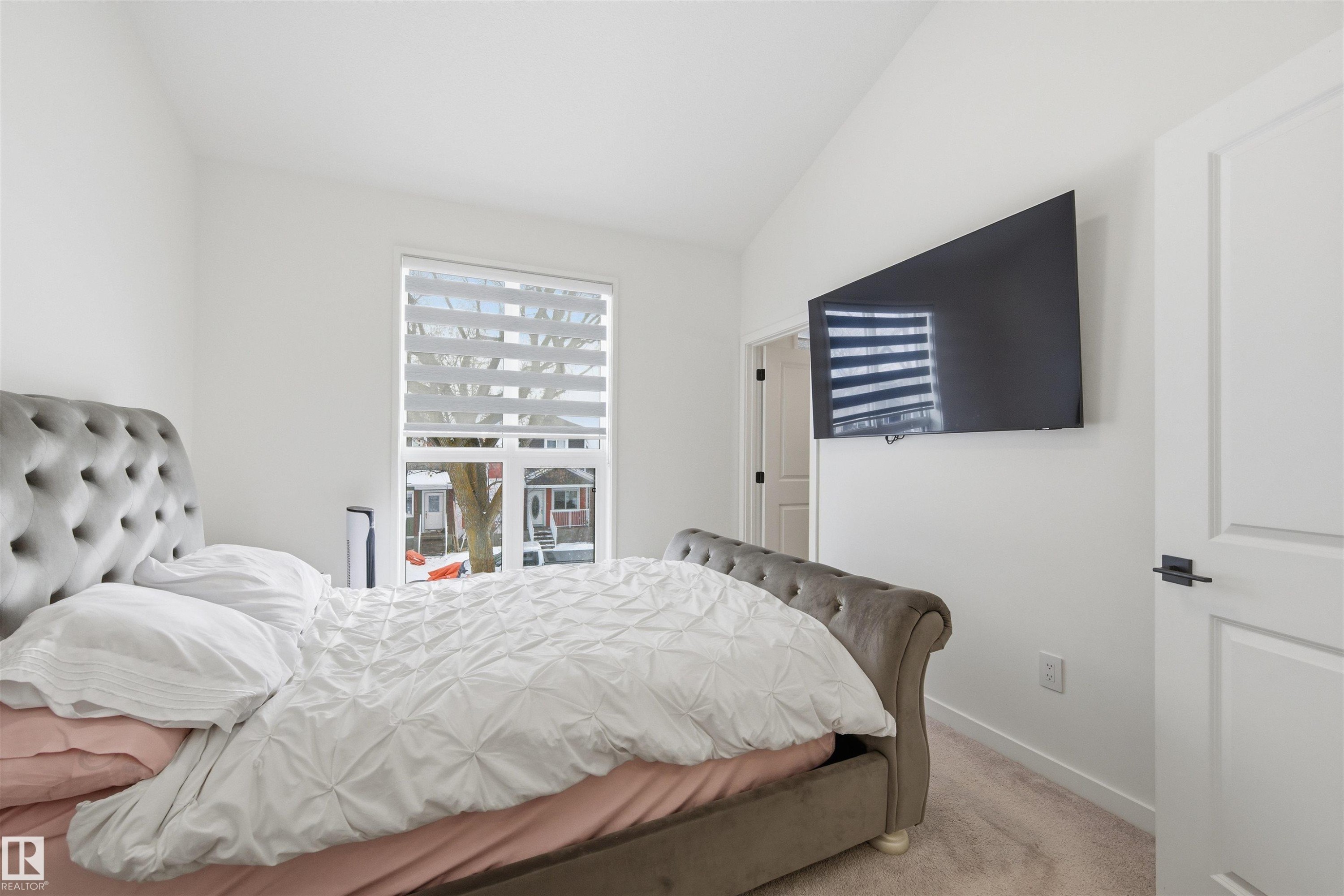 












3 12204 121 Avenue

,
Edmonton,




AB
T5L 3C3

