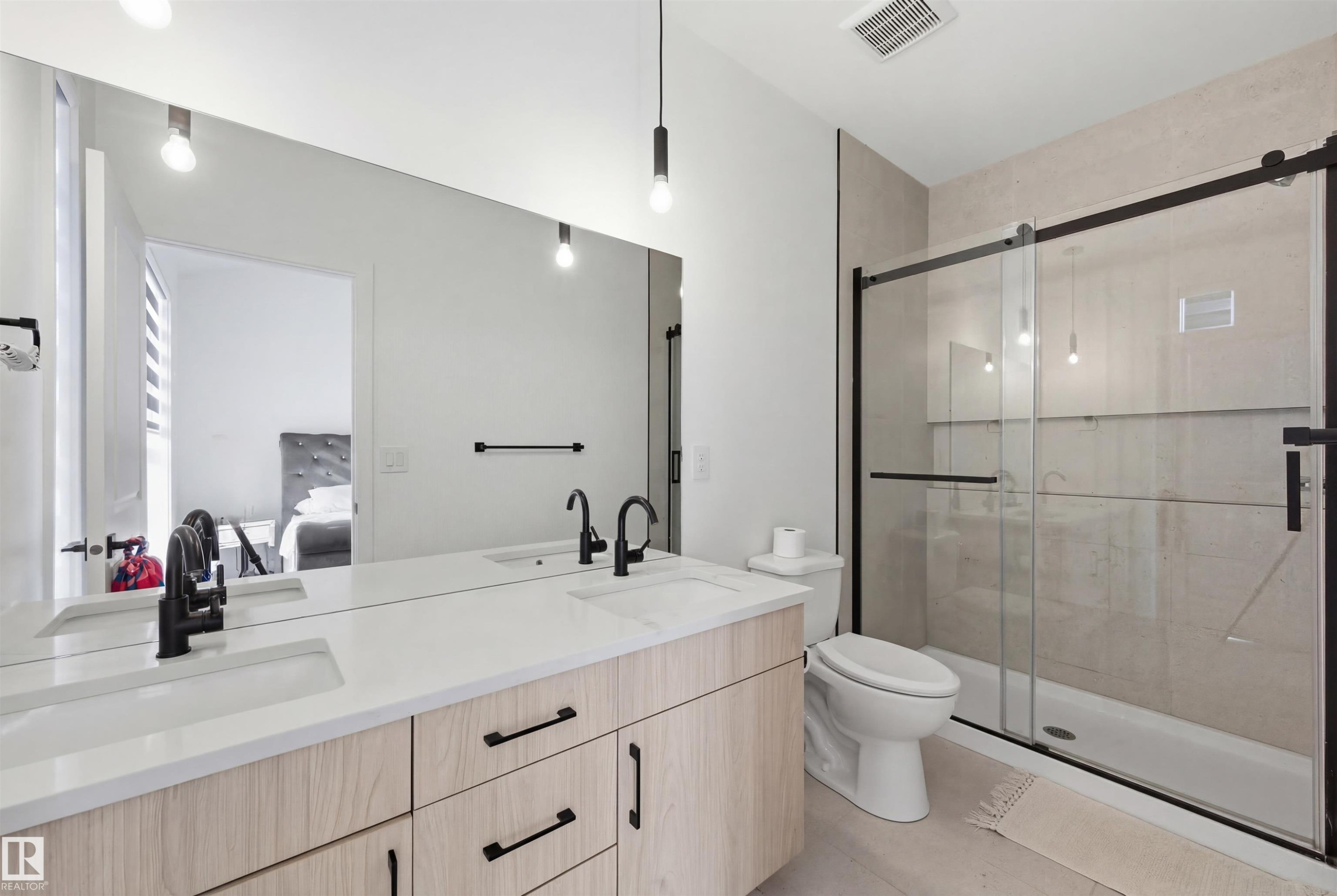 












3 12204 121 Avenue

,
Edmonton,




AB
T5L 3C3

