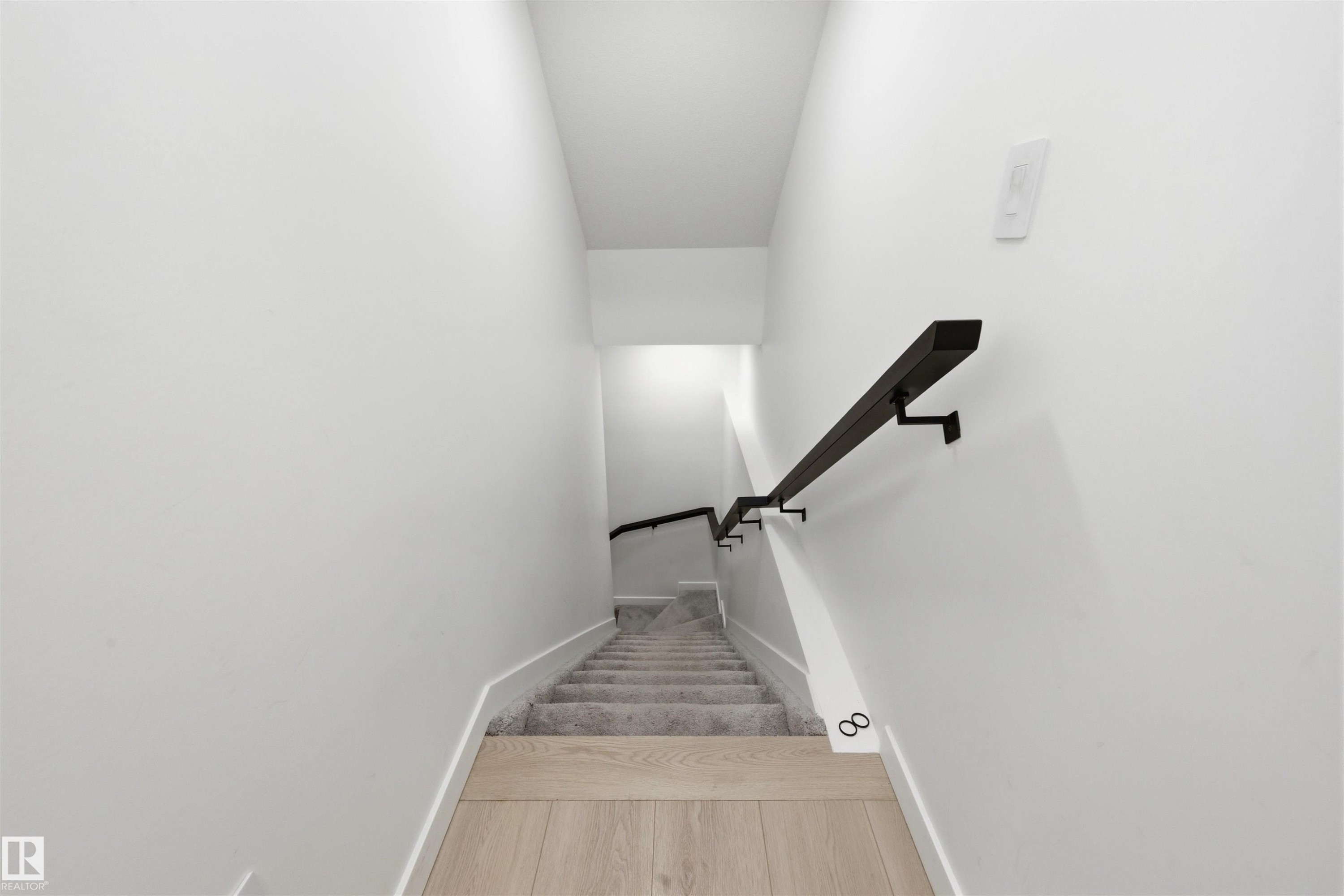 












3 12204 121 Avenue

,
Edmonton,




AB
T5L 3C3

