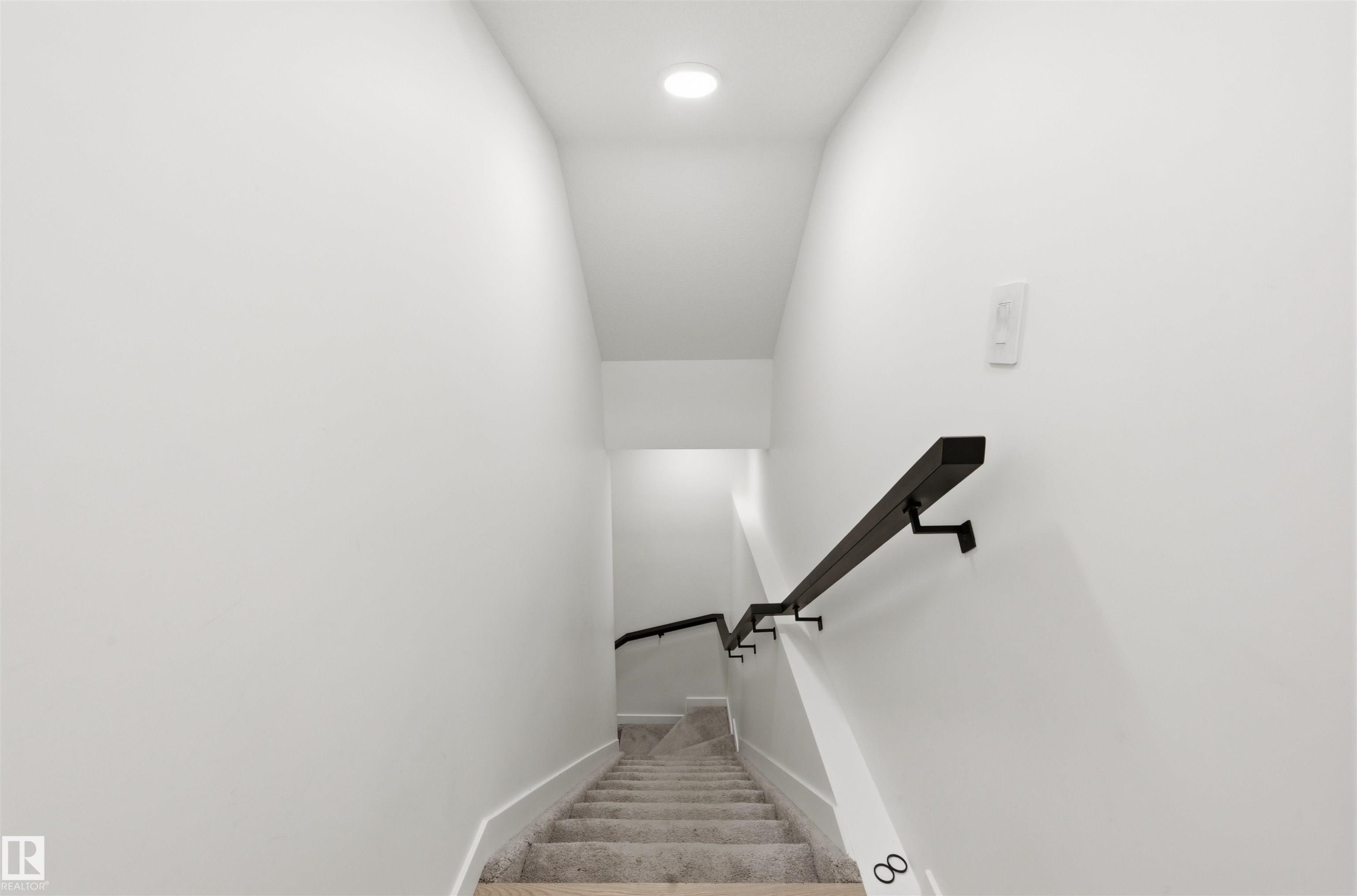 












3 12204 121 Avenue

,
Edmonton,




AB
T5L 3C3

