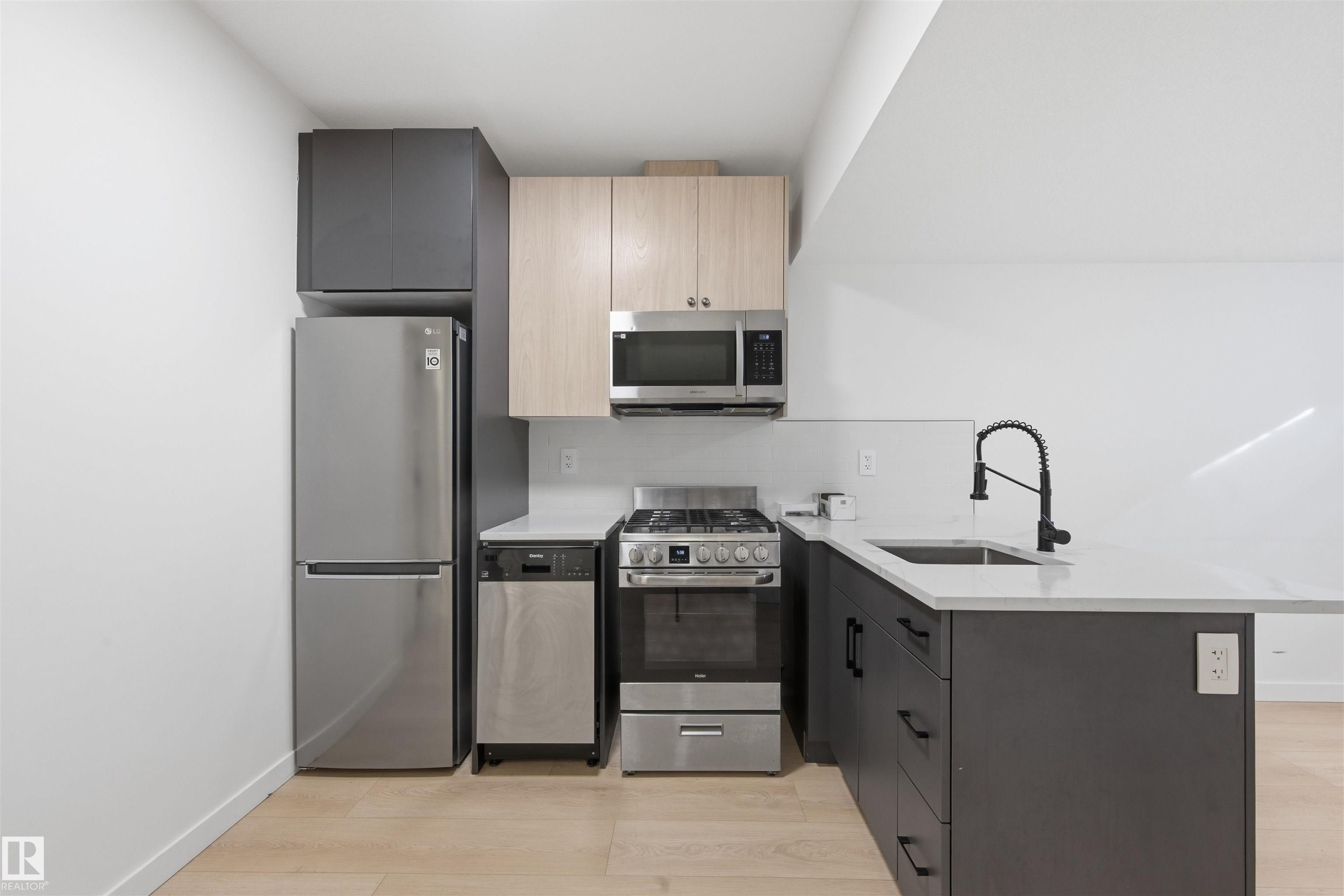 












3 12204 121 Avenue

,
Edmonton,




AB
T5L 3C3

