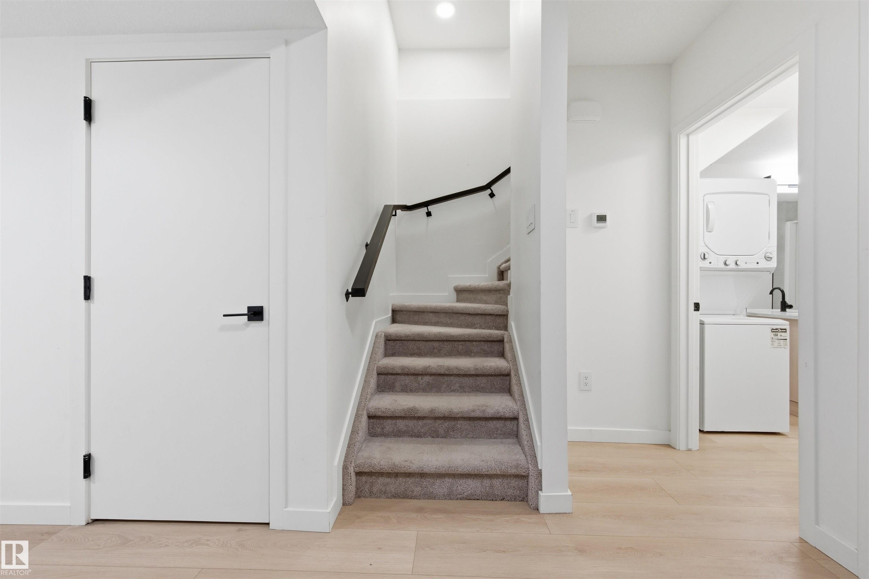 












3 12204 121 Avenue

,
Edmonton,




AB
T5L 3C3

