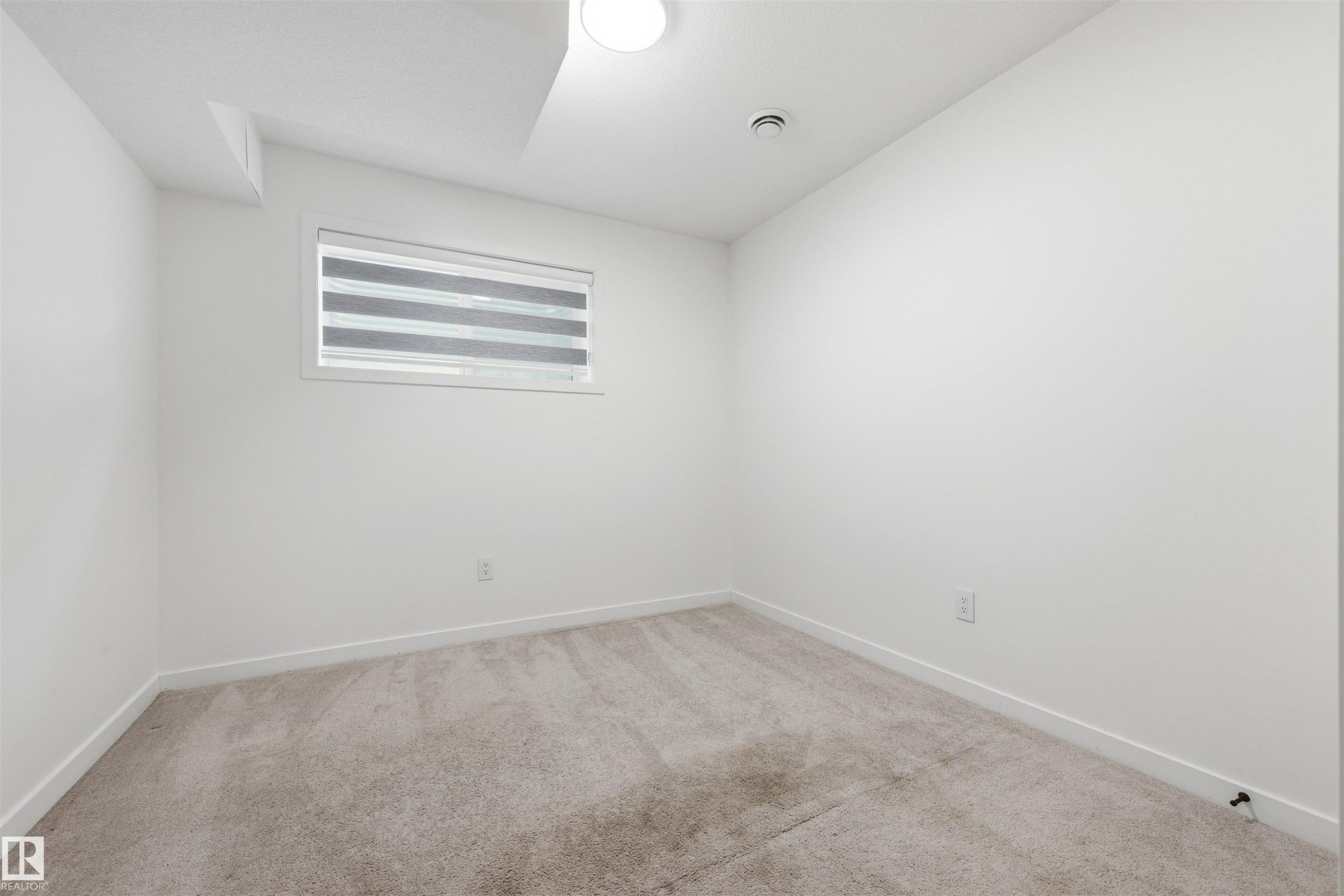 












3 12204 121 Avenue

,
Edmonton,




AB
T5L 3C3

