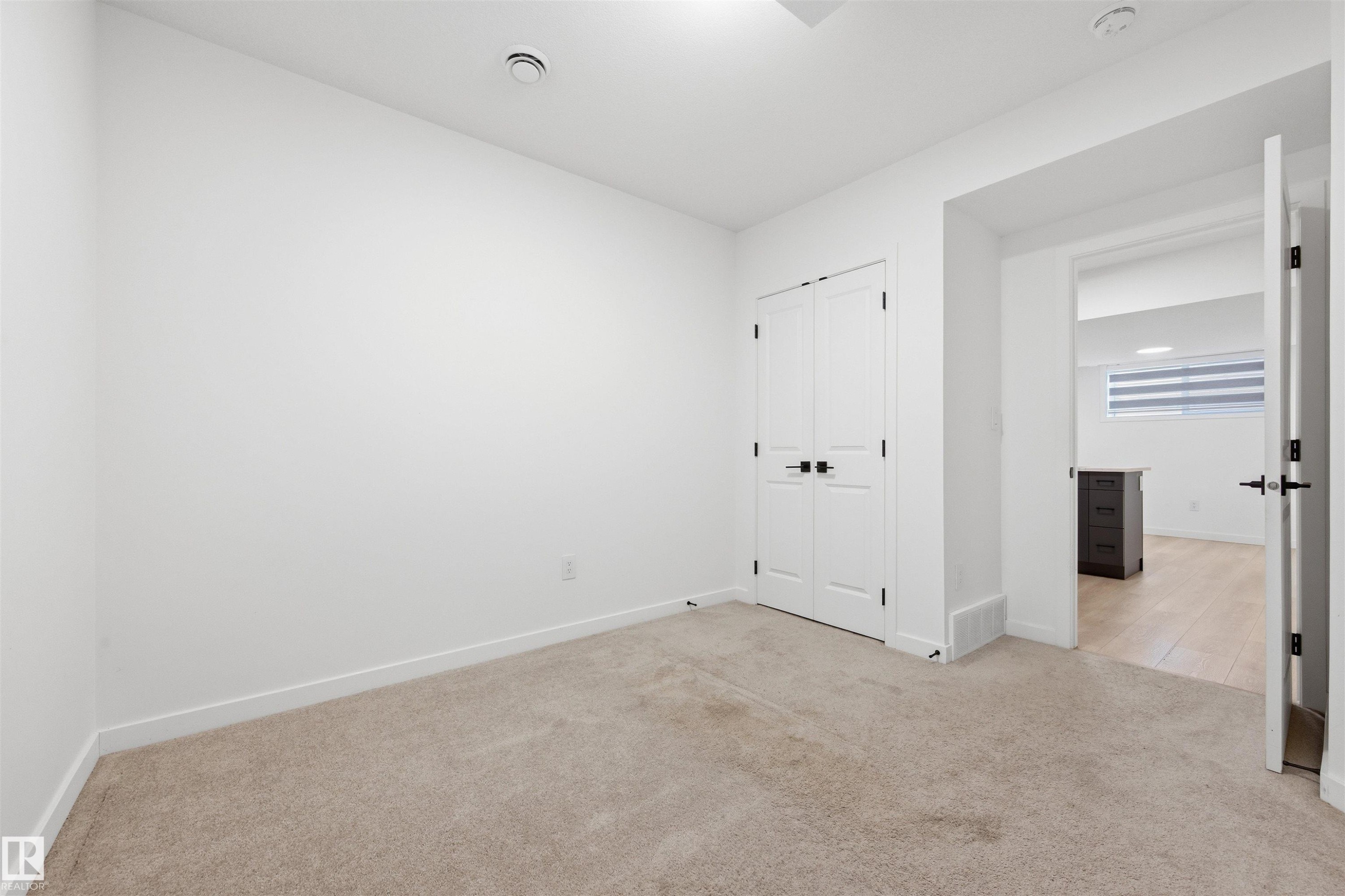 












3 12204 121 Avenue

,
Edmonton,




AB
T5L 3C3

