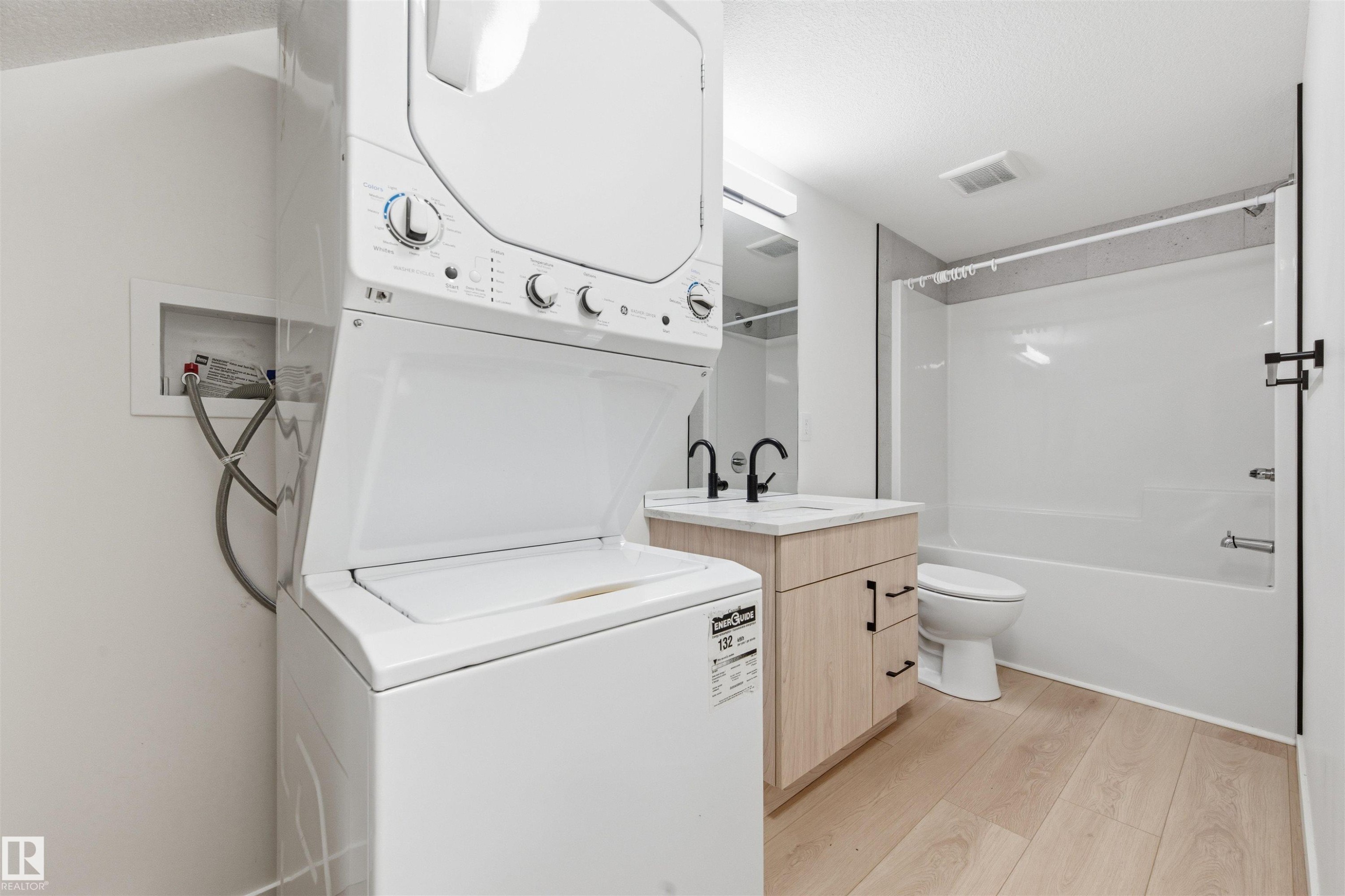 












3 12204 121 Avenue

,
Edmonton,




AB
T5L 3C3

