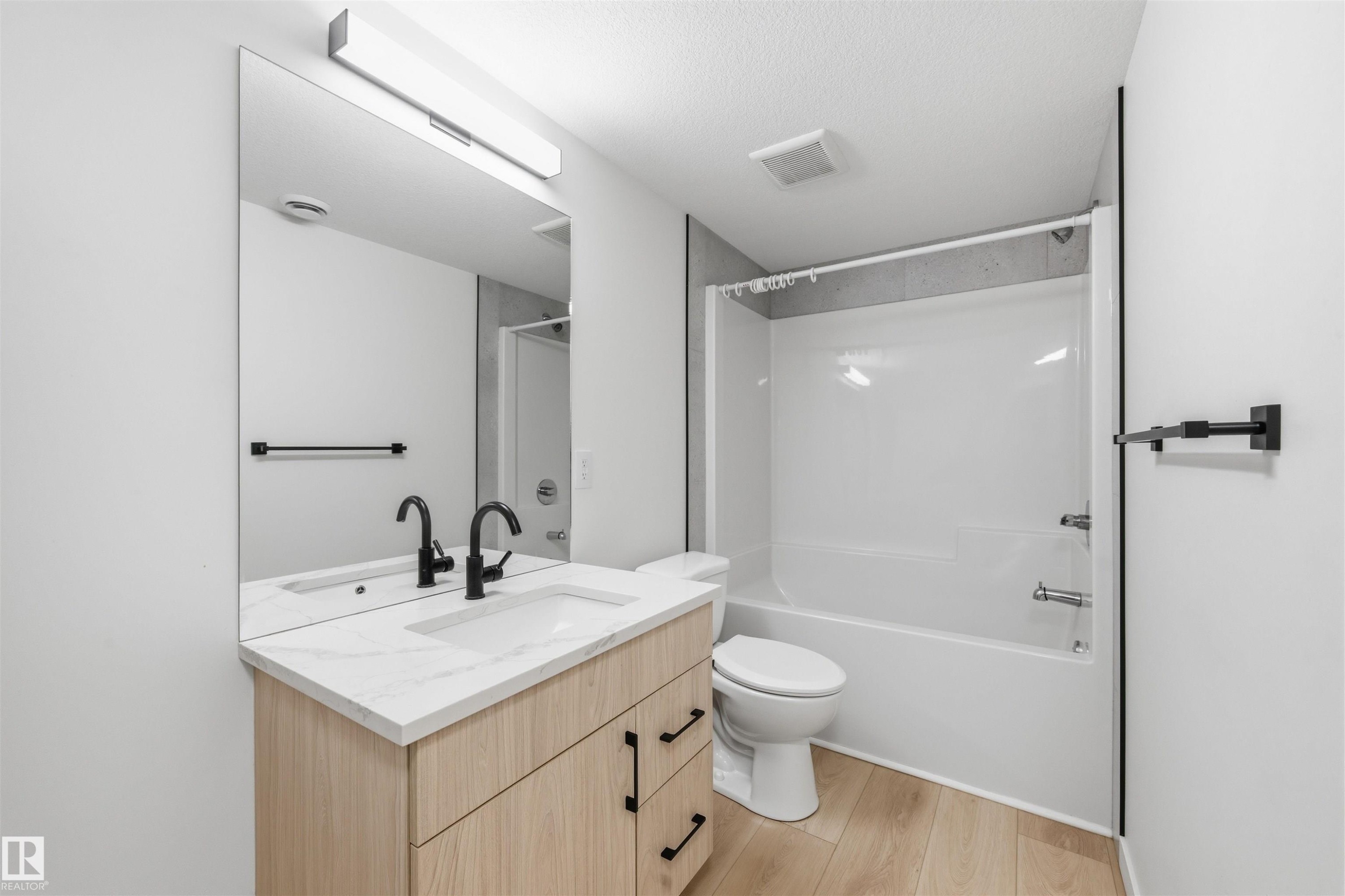 












3 12204 121 Avenue

,
Edmonton,




AB
T5L 3C3

