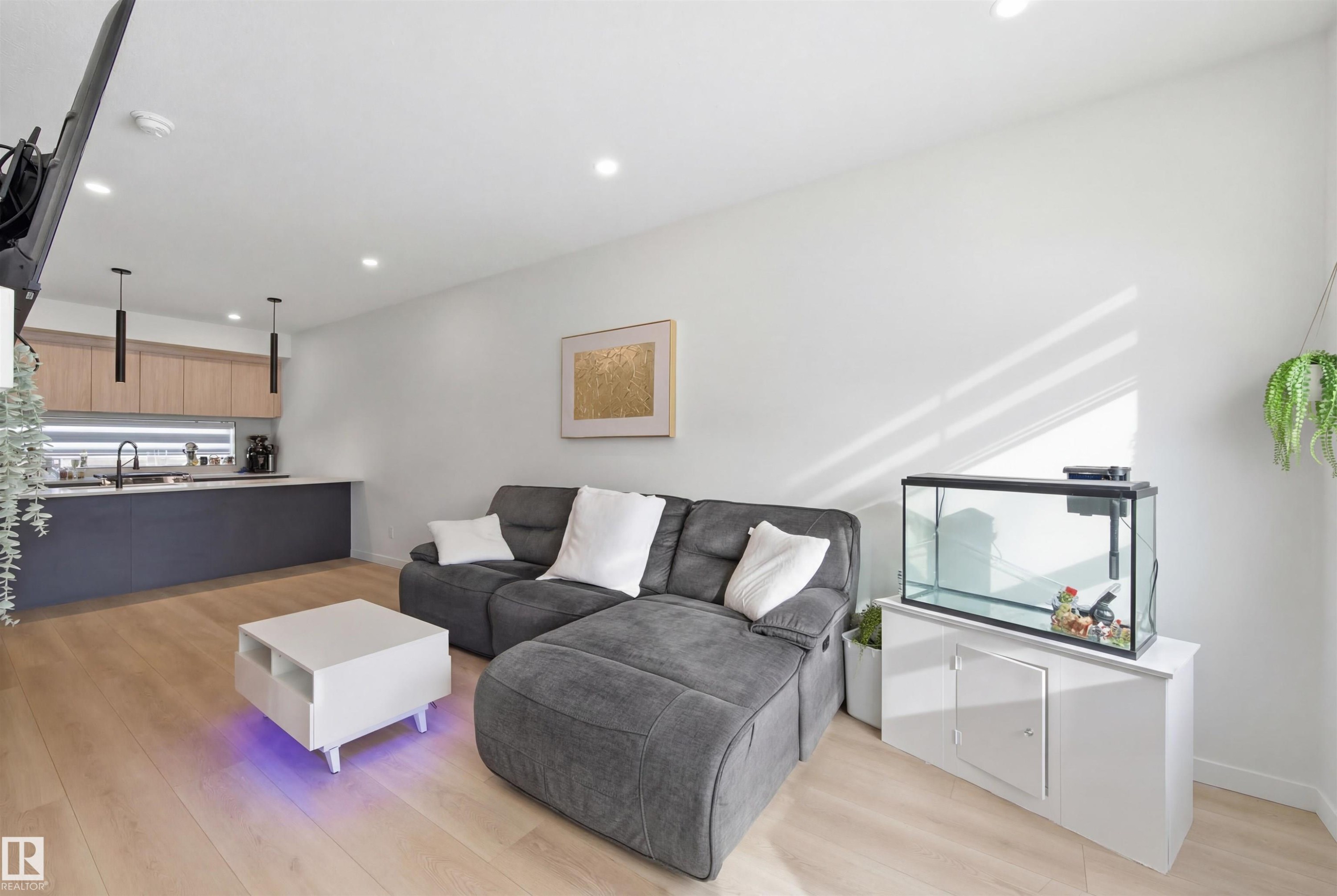 












3 12204 121 Avenue

,
Edmonton,




AB
T5L 3C3

