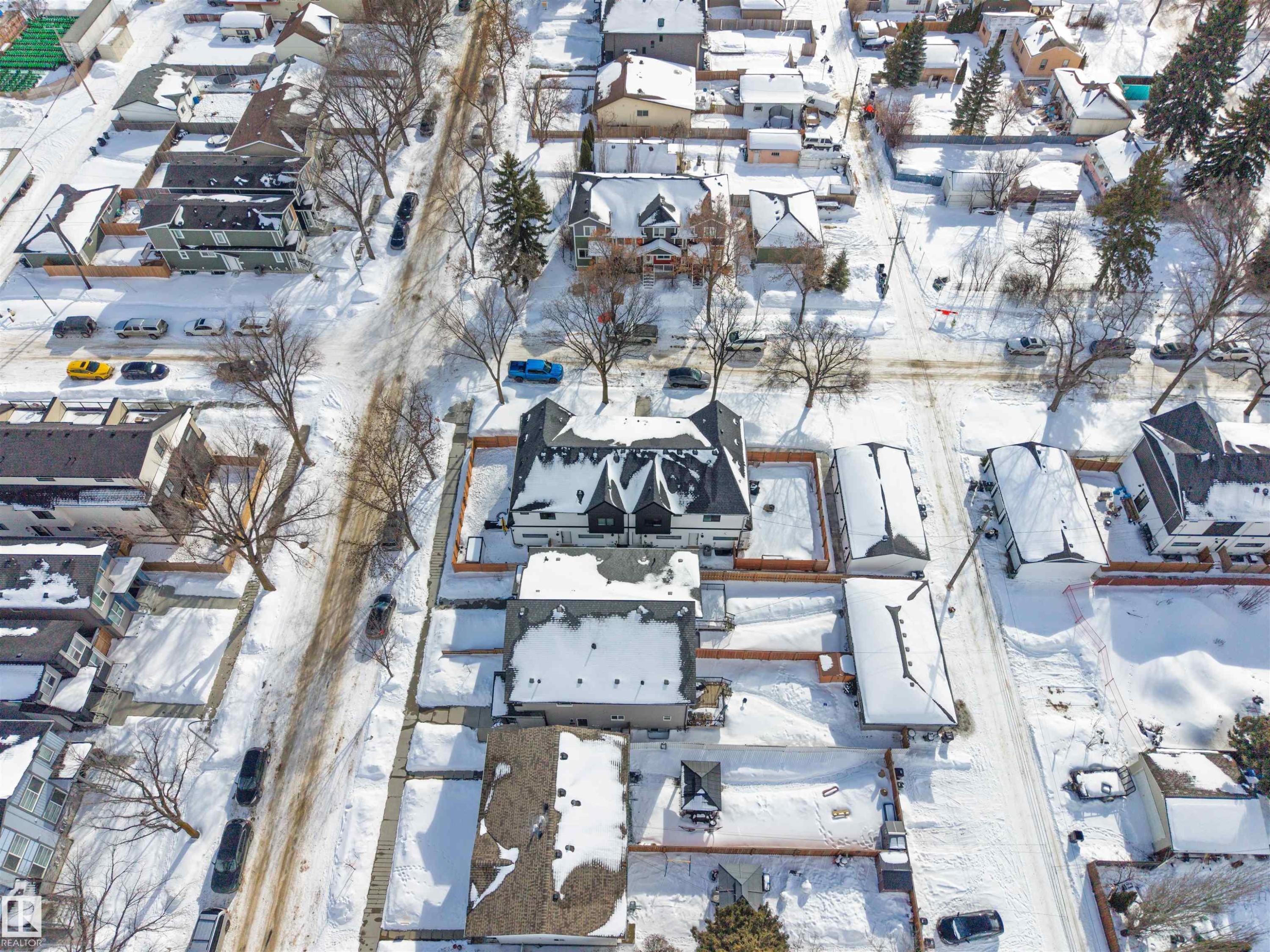 












3 12204 121 Avenue

,
Edmonton,




AB
T5L 3C3

