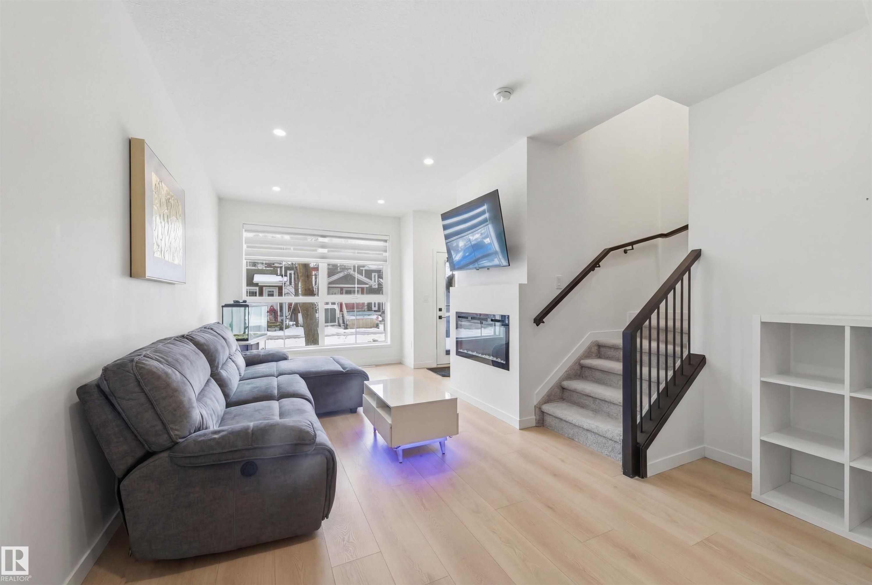 












3 12204 121 Avenue

,
Edmonton,




AB
T5L 3C3

