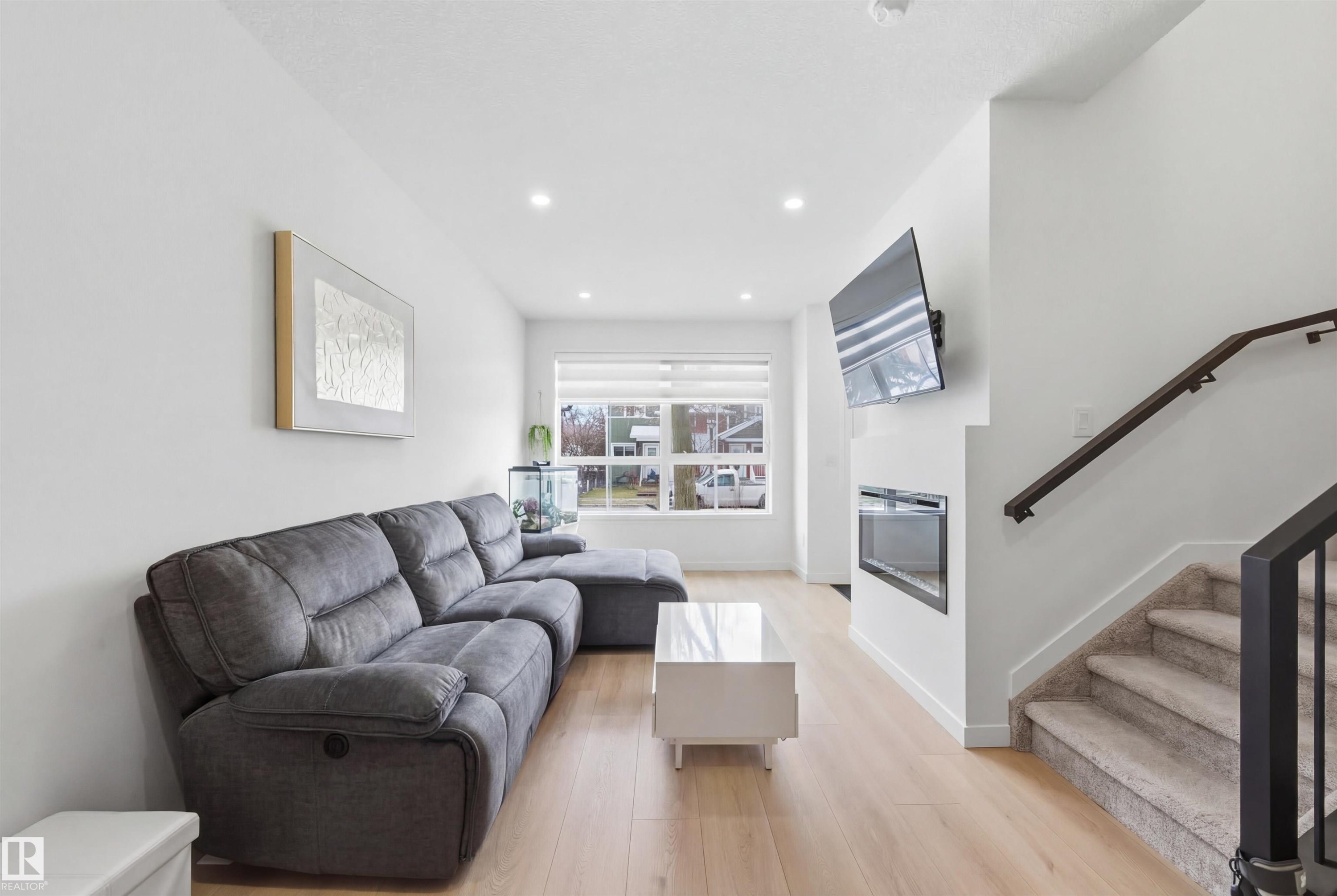 












3 12204 121 Avenue

,
Edmonton,




AB
T5L 3C3

