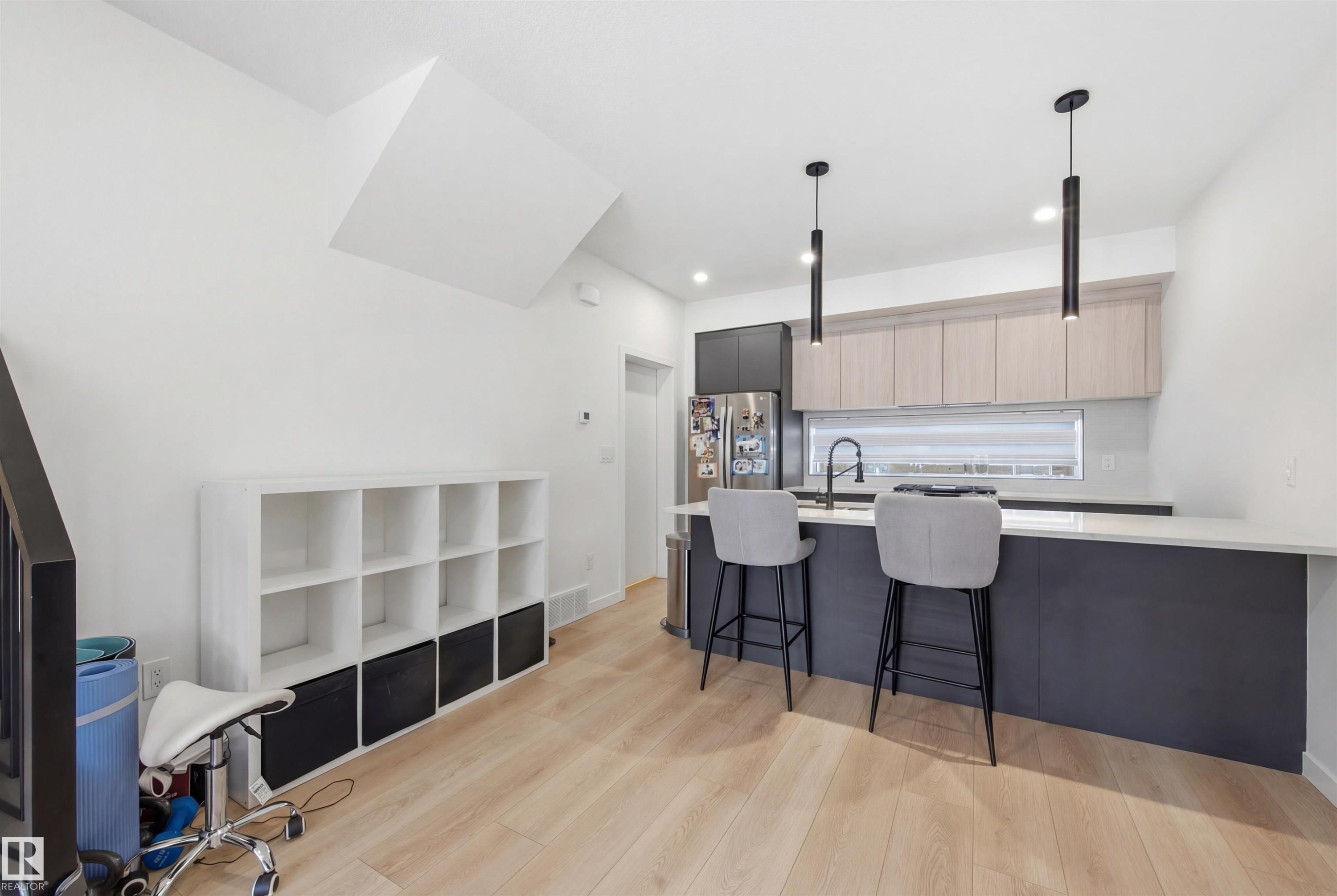 












3 12204 121 Avenue

,
Edmonton,




AB
T5L 3C3

