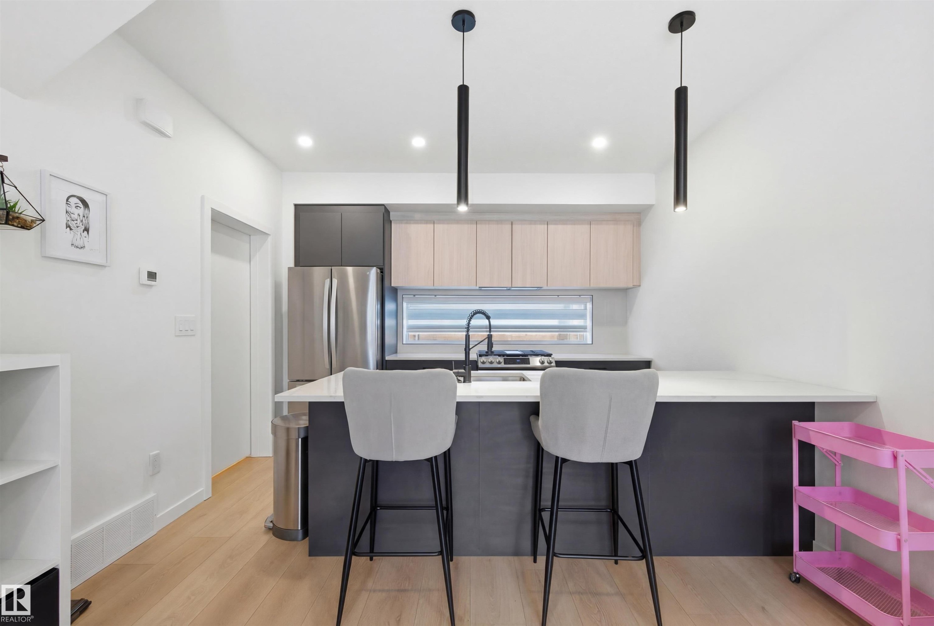 












3 12204 121 Avenue

,
Edmonton,




AB
T5L 3C3

