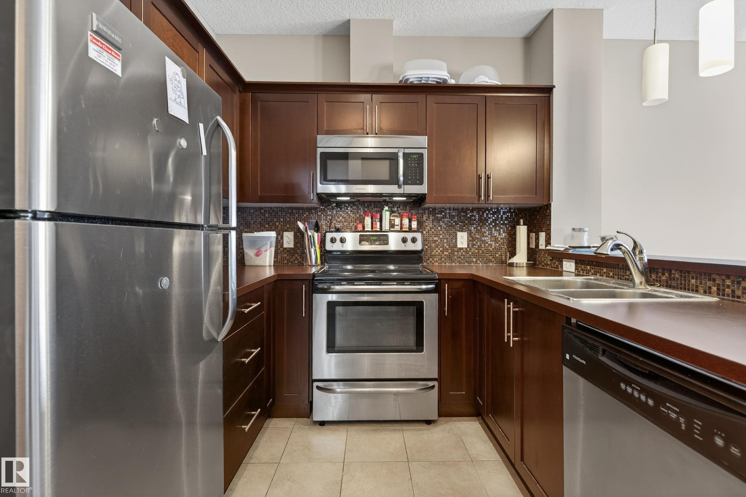 












409 2584 ANDERSON Way

,
Edmonton,




AB
T6W 0R2

