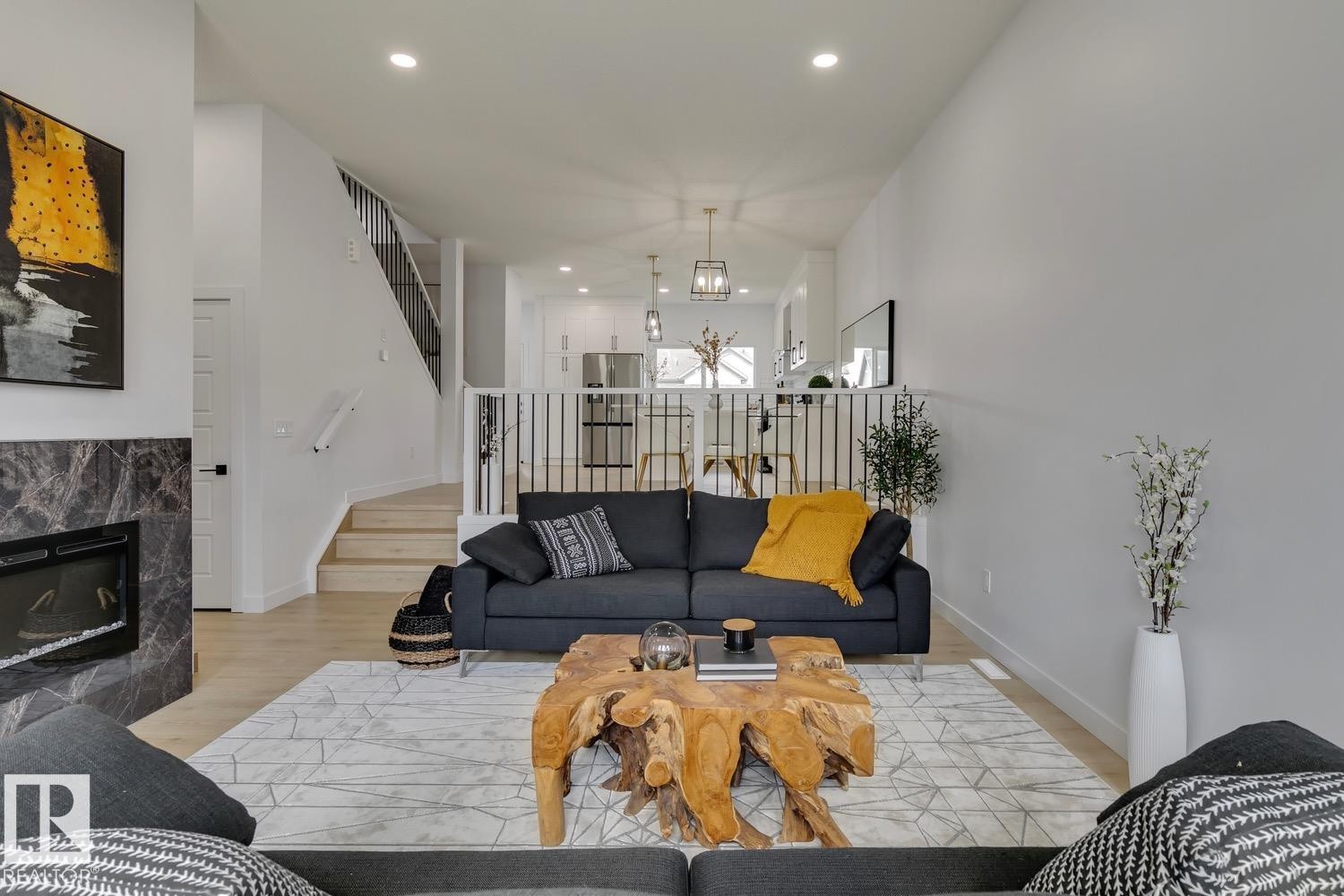 












10213 92A Avenue NW

,
Morinville,




AB
T8R 2R4

