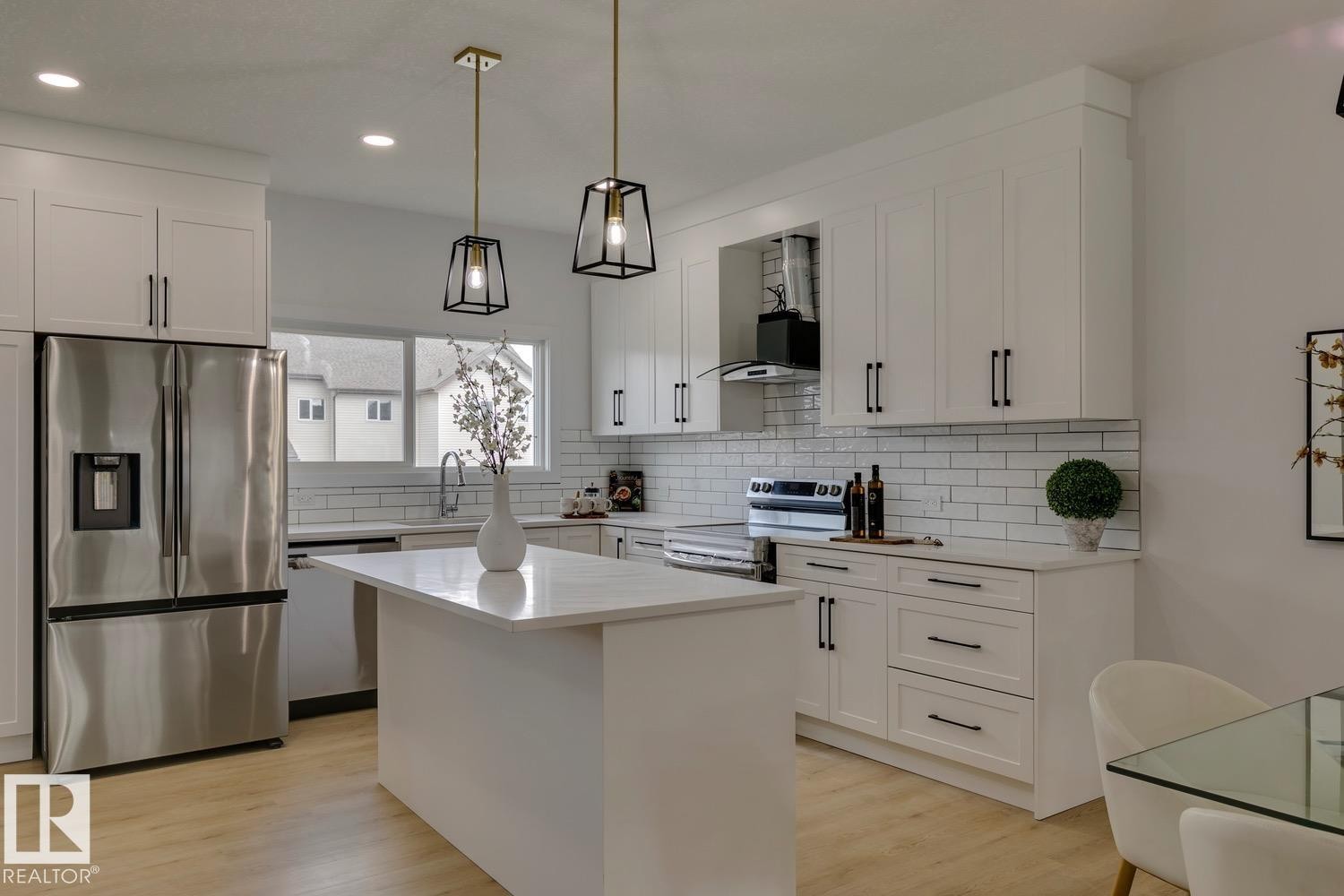 












10213 92A Avenue NW

,
Morinville,




AB
T8R 2R4

