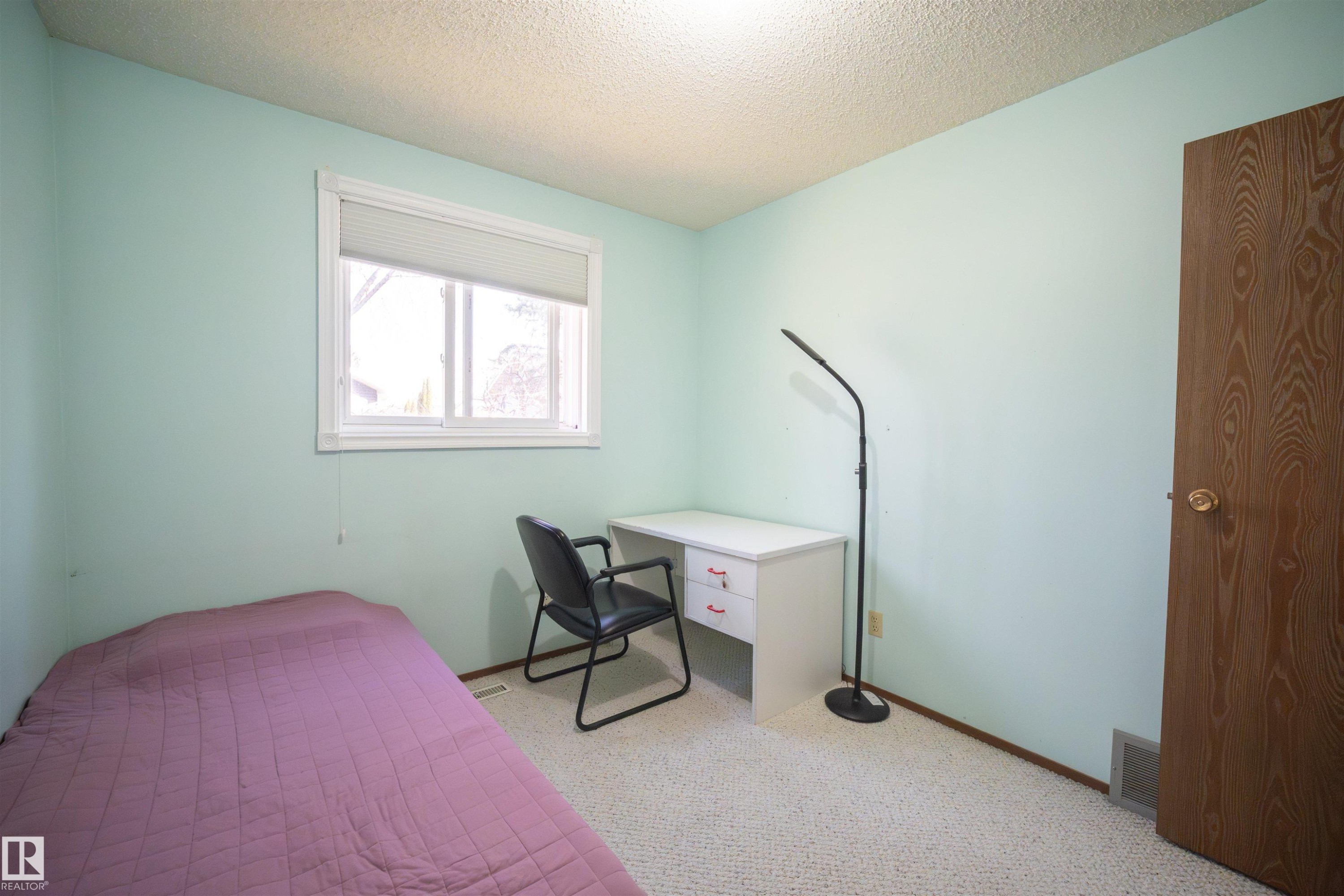 












4724 38B Avenue NW

,
Edmonton,




AB
T6L 5B9

