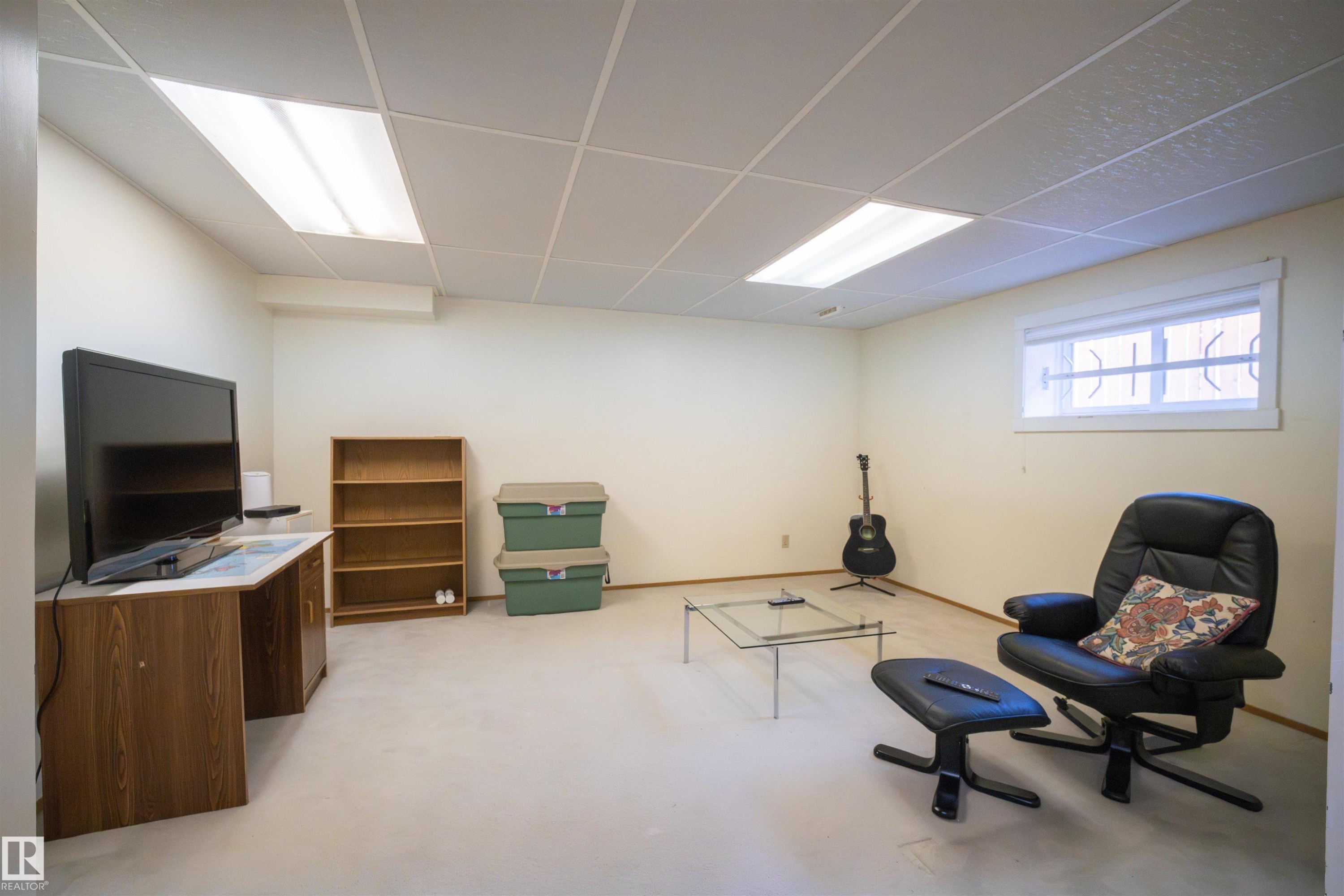 












4724 38B Avenue NW

,
Edmonton,




AB
T6L 5B9

