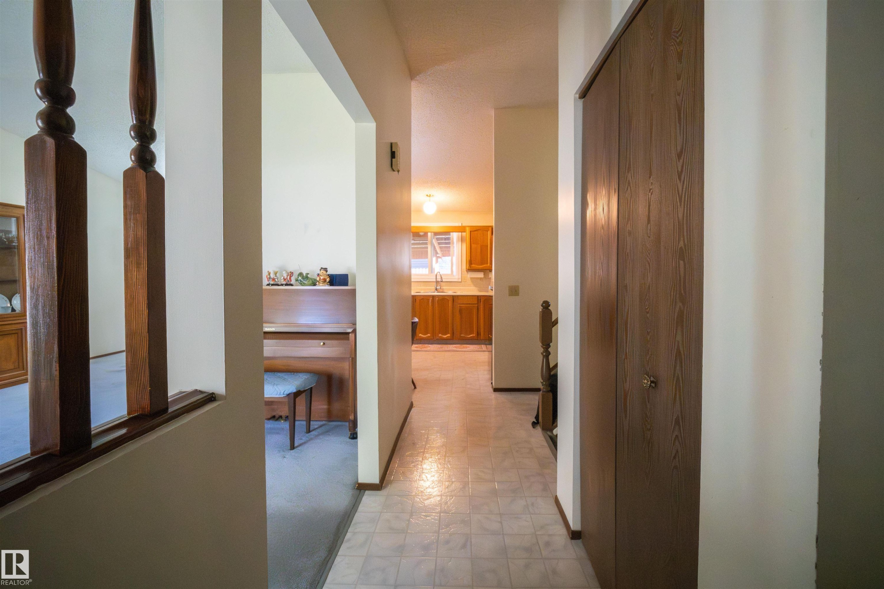 












4724 38B Avenue NW

,
Edmonton,




AB
T6L 5B9


