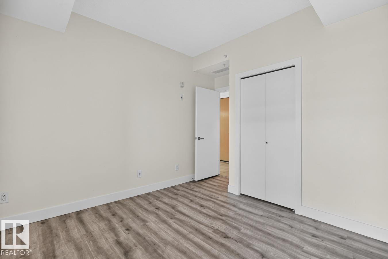 












#407 2504 109 ST NW

,
Edmonton,




AB
T6J 2H3

