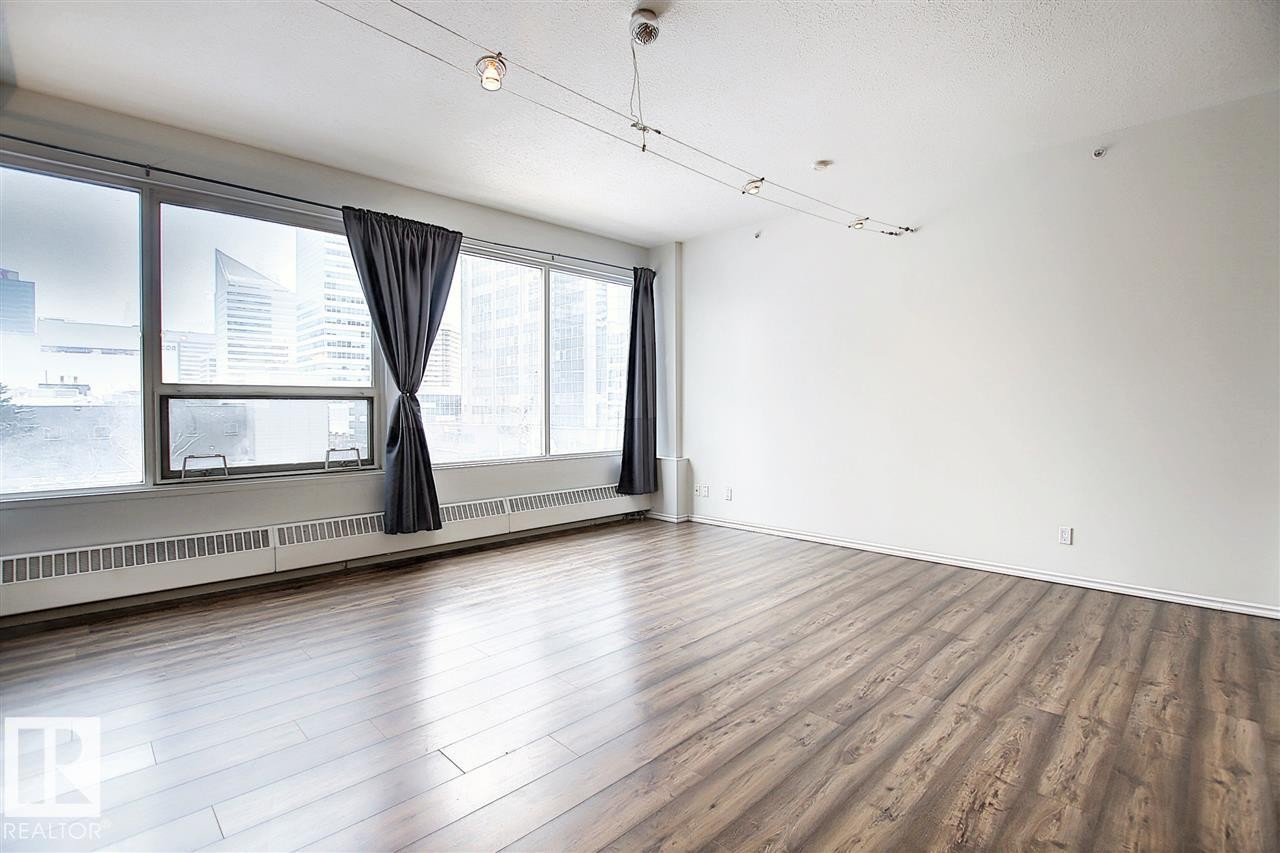 












503 10106 105 Street

,
Edmonton,




AB
T5J 5E7

