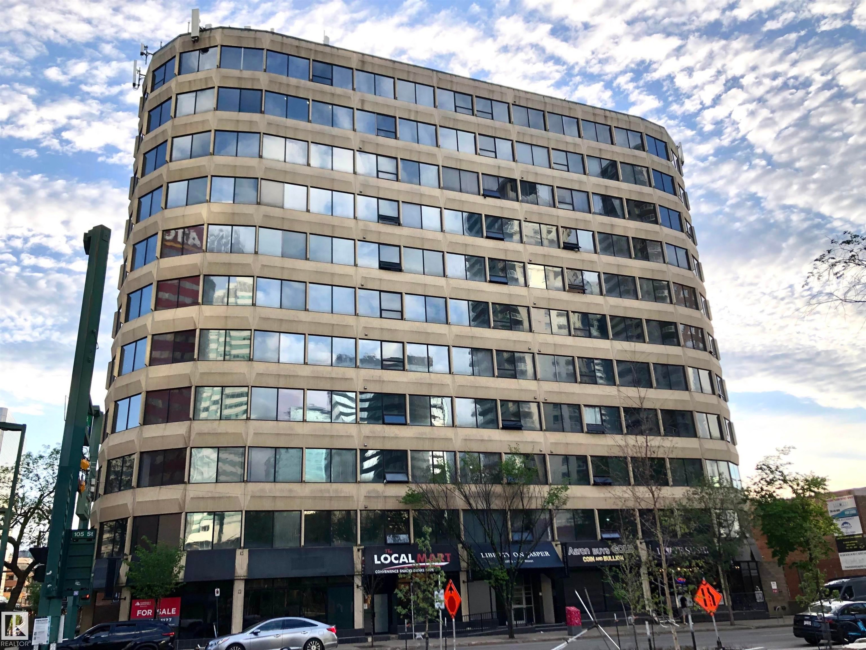 












503 10106 105 Street

,
Edmonton,




AB
T5J 5E7


