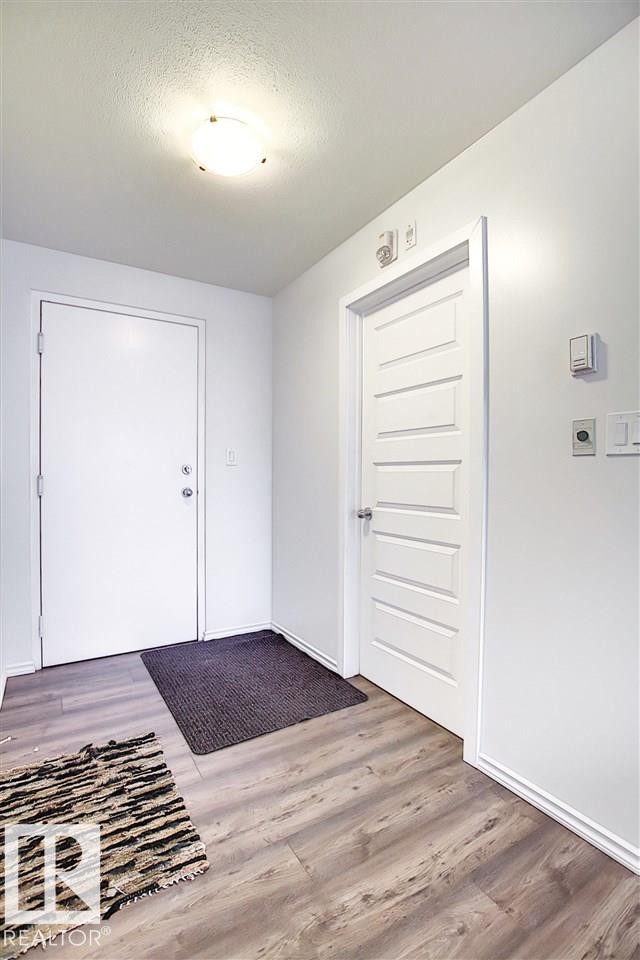 












503 10106 105 Street

,
Edmonton,




AB
T5J 5E7

