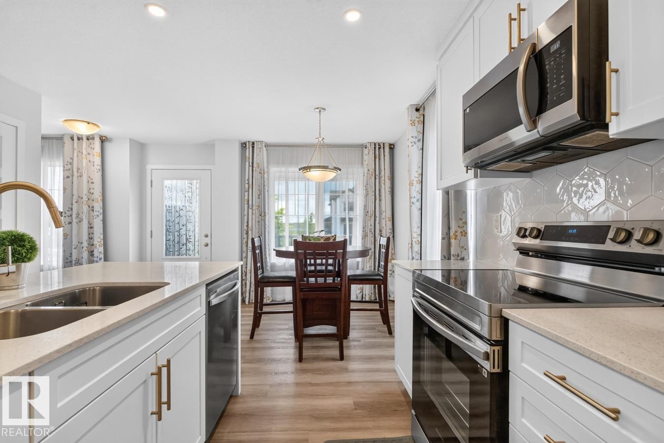 












1022 HEARTHSTONE Boulevard 

,
Sherwood Park,




AB
T8H 3A4

