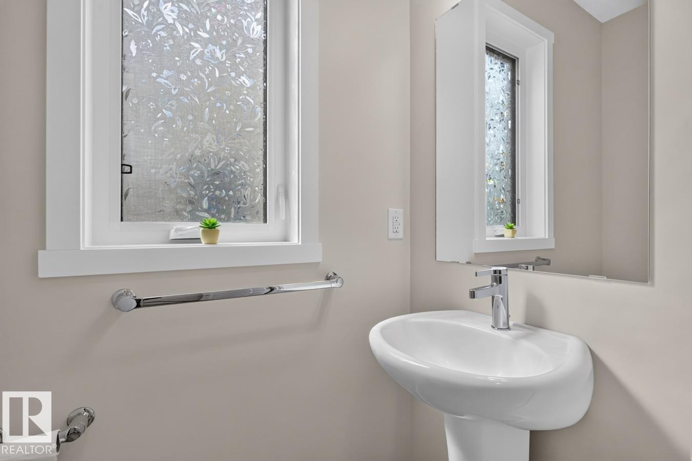 












1022 HEARTHSTONE Boulevard 

,
Sherwood Park,




AB
T8H 3A4

