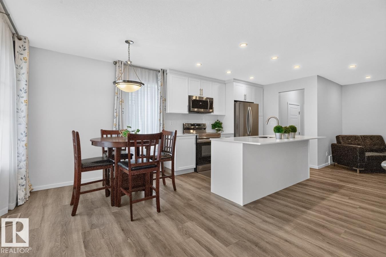 












1022 HEARTHSTONE Boulevard 

,
Sherwood Park,




AB
T8H 3A4


