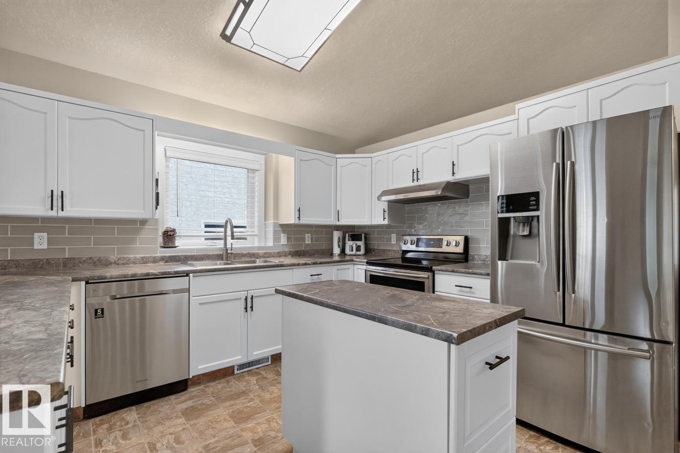 












448 ORMSBY Road NW

,
Edmonton,




AB
T5T 6B1

